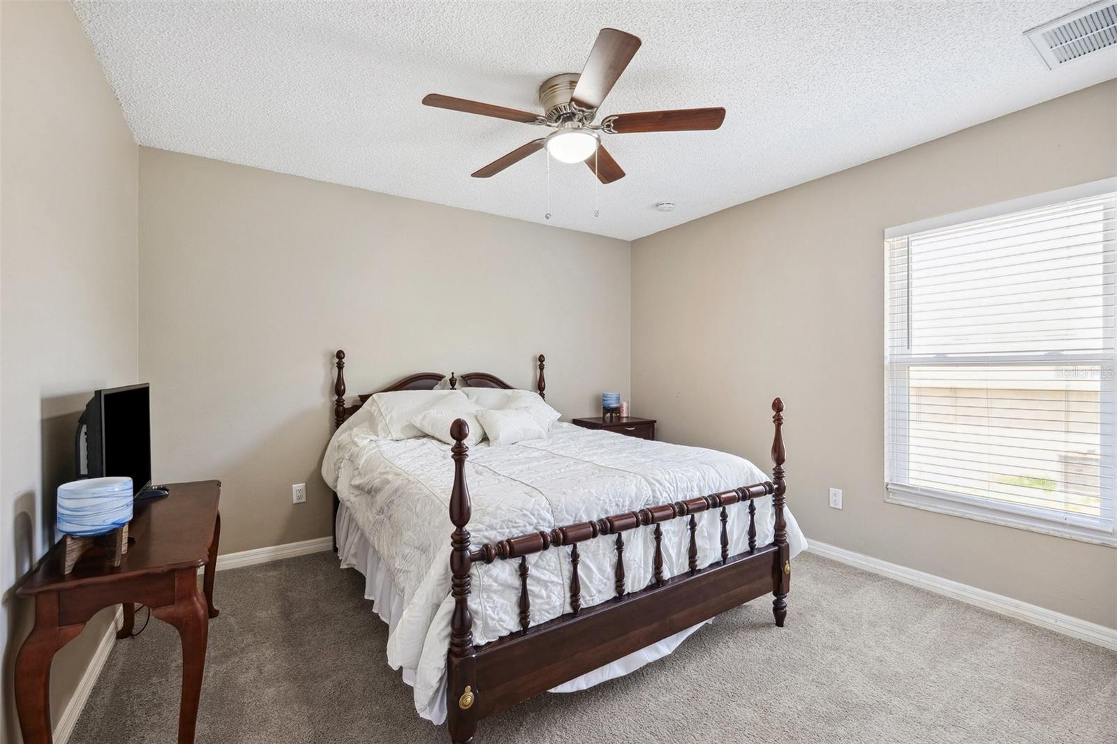 Listing photo id 3 for 13040 Hanley Drive