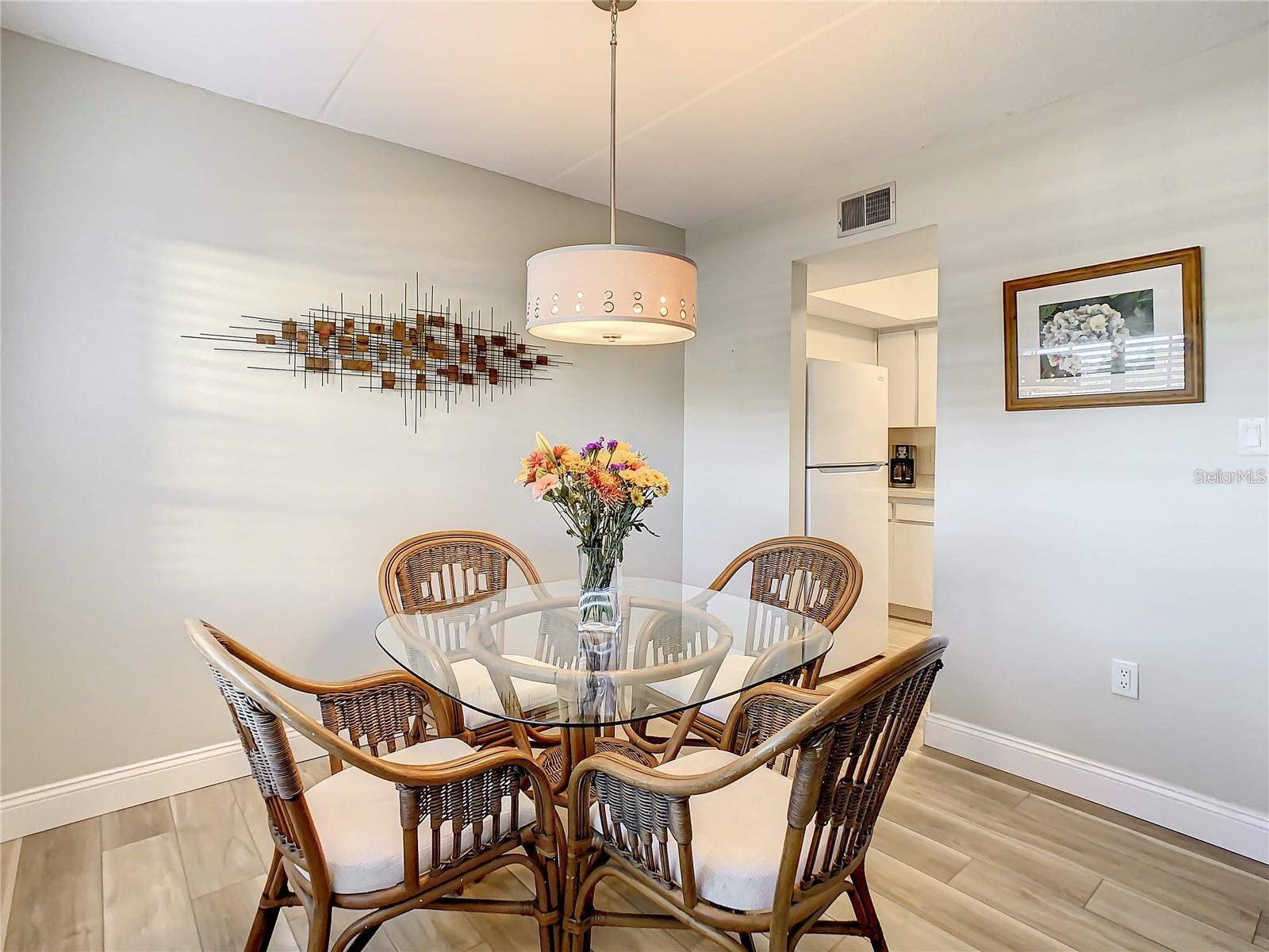 Image 6 of 24 For 841 Patricia Avenue 103