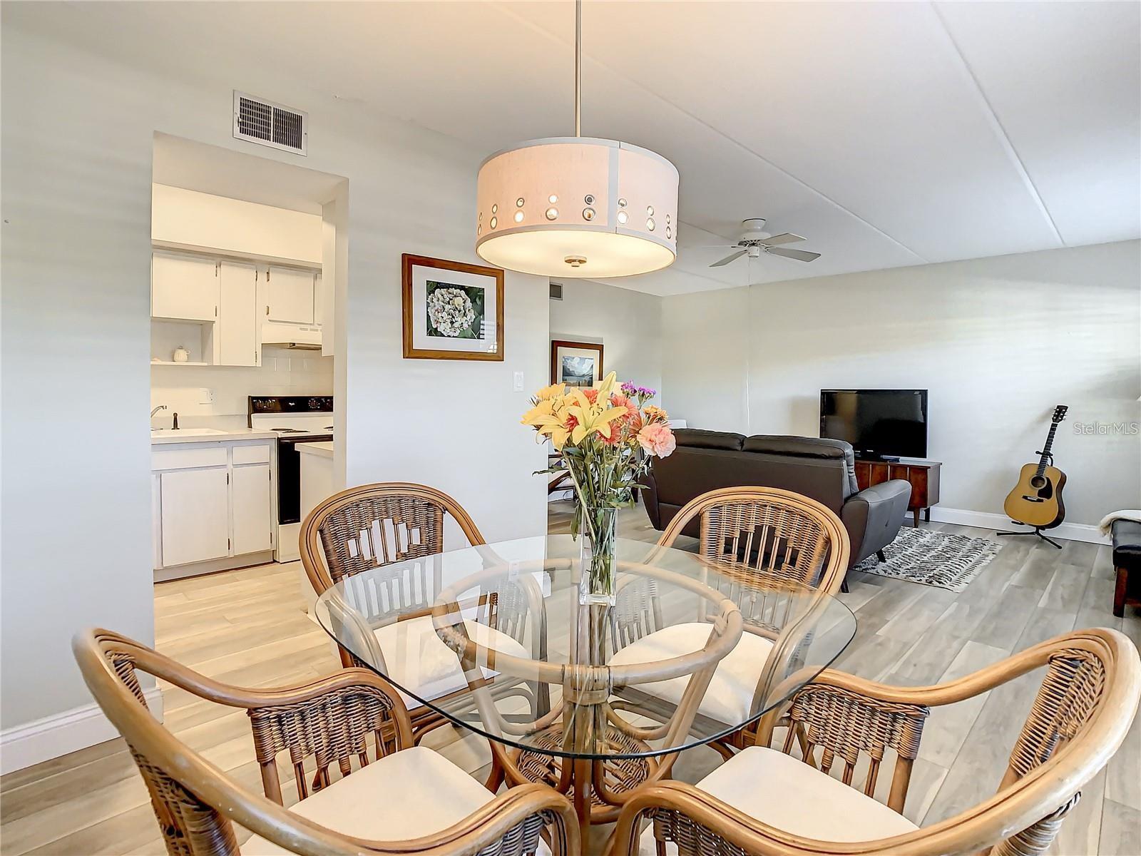 Image 7 of 24 For 841 Patricia Avenue 103