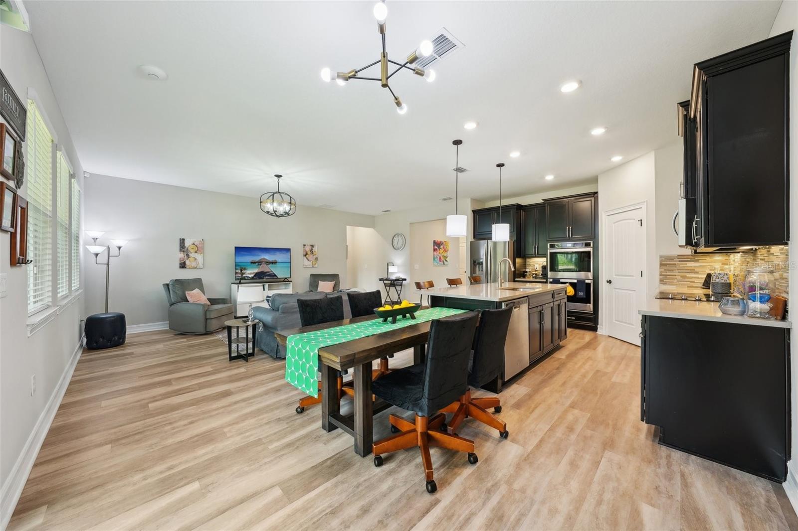 Listing photo id 9 for 10736 Whitland Grove Drive