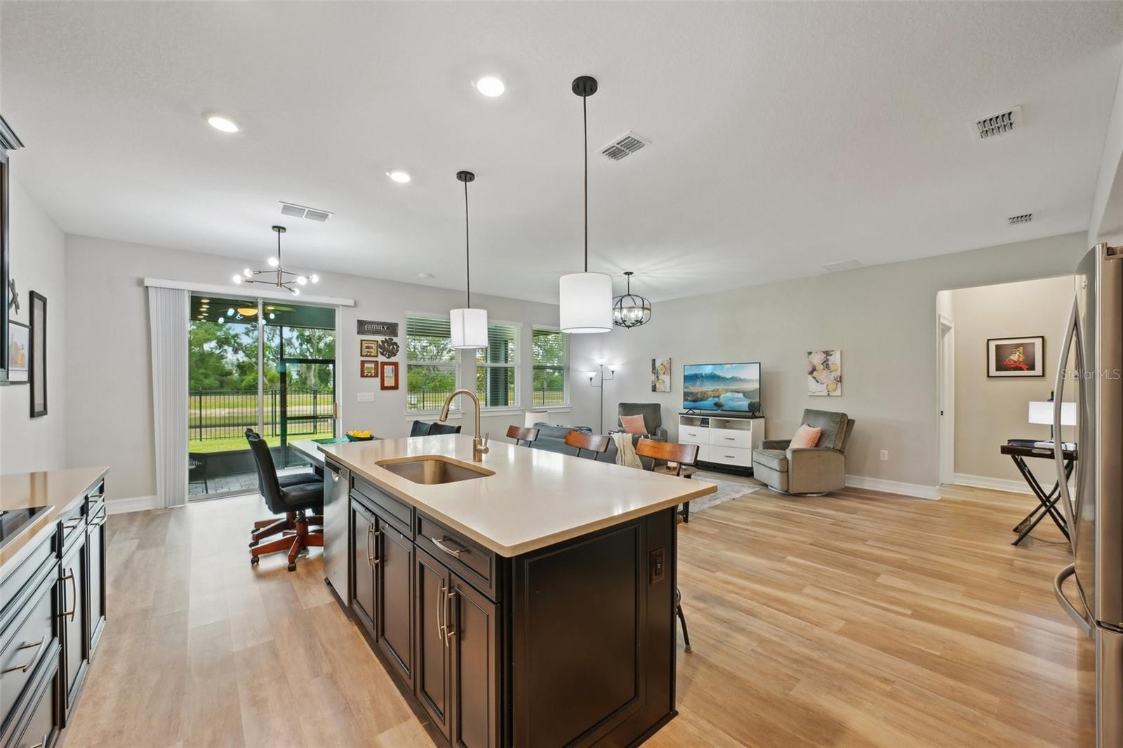 Listing photo id 10 for 10736 Whitland Grove Drive