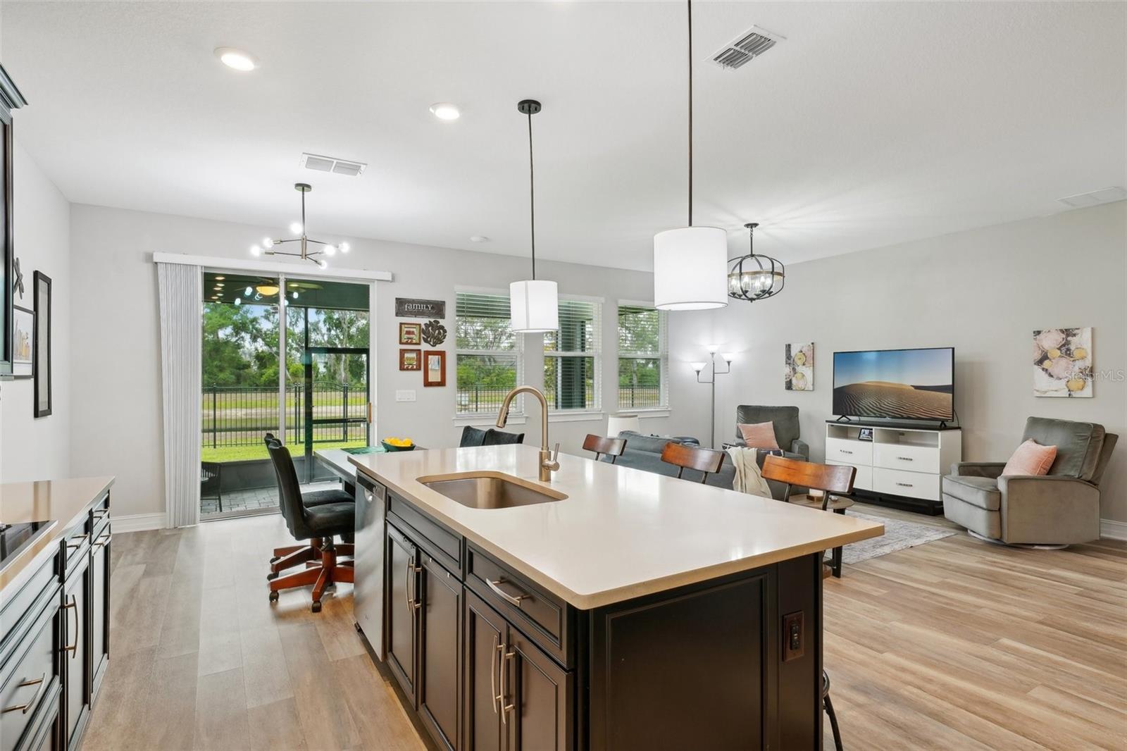 Listing photo id 11 for 10736 Whitland Grove Drive