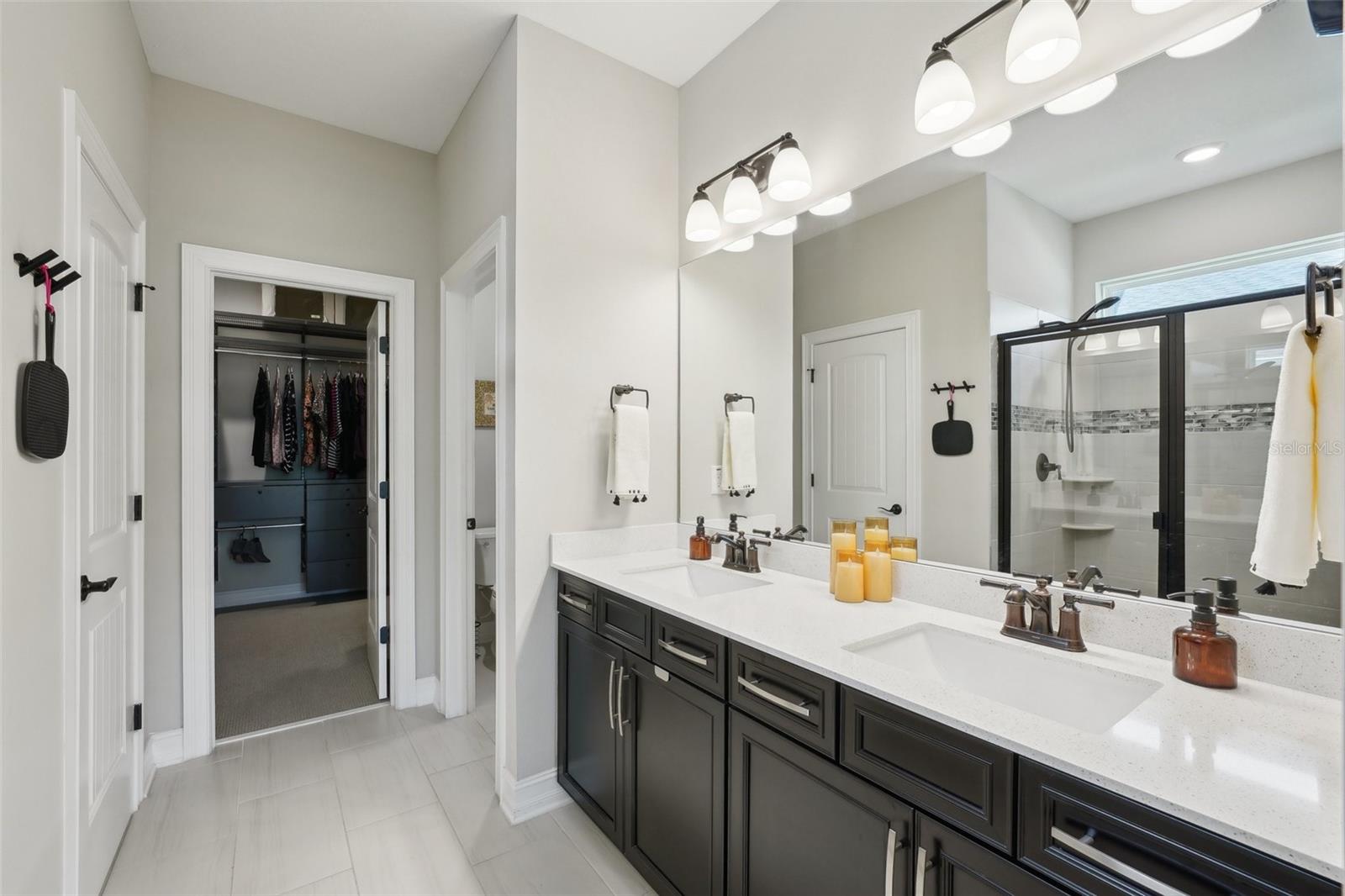 Listing photo id 17 for 10736 Whitland Grove Drive