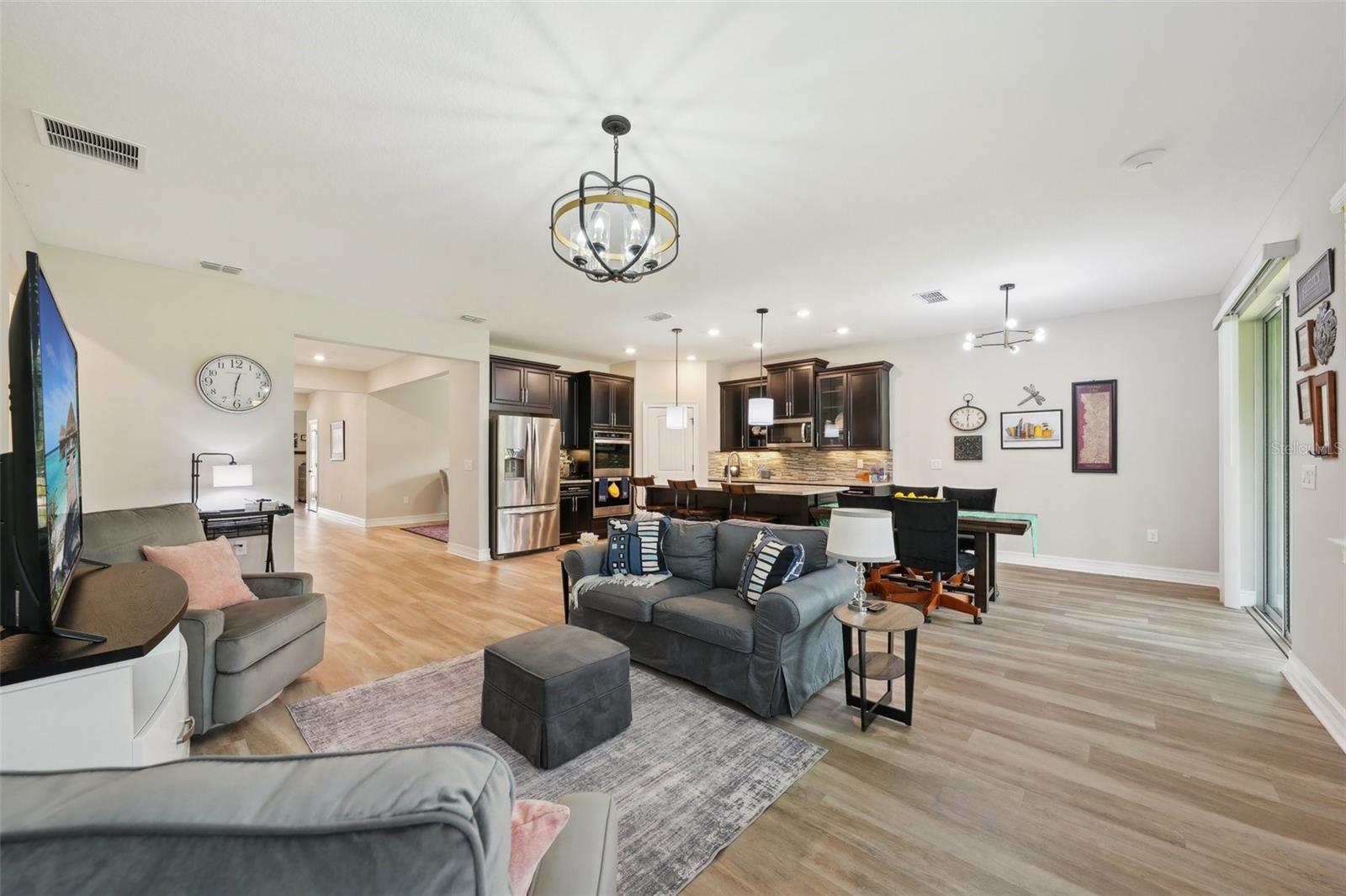 Listing photo id 0 for 10736 Whitland Grove Drive