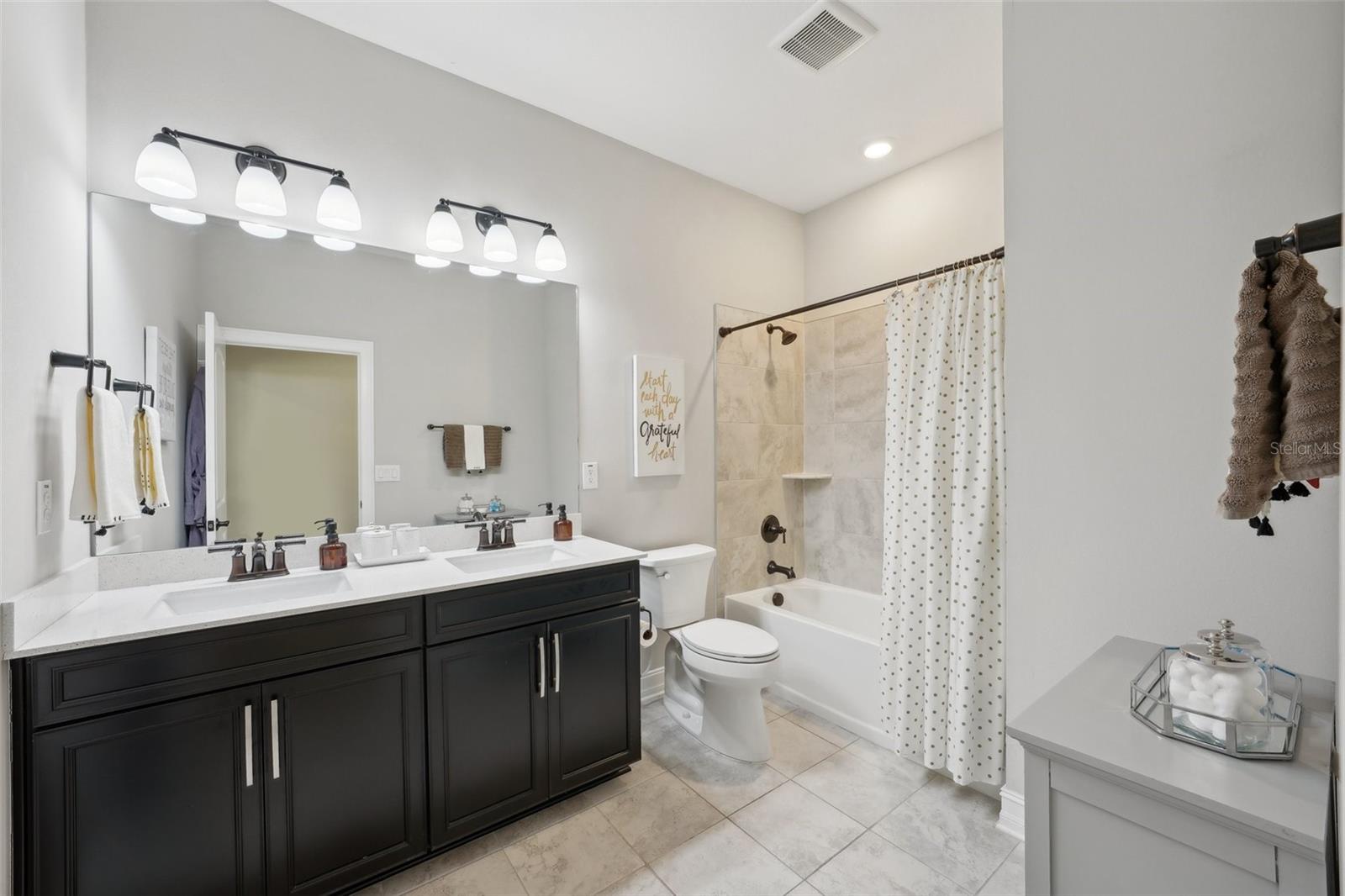 Listing photo id 25 for 10736 Whitland Grove Drive