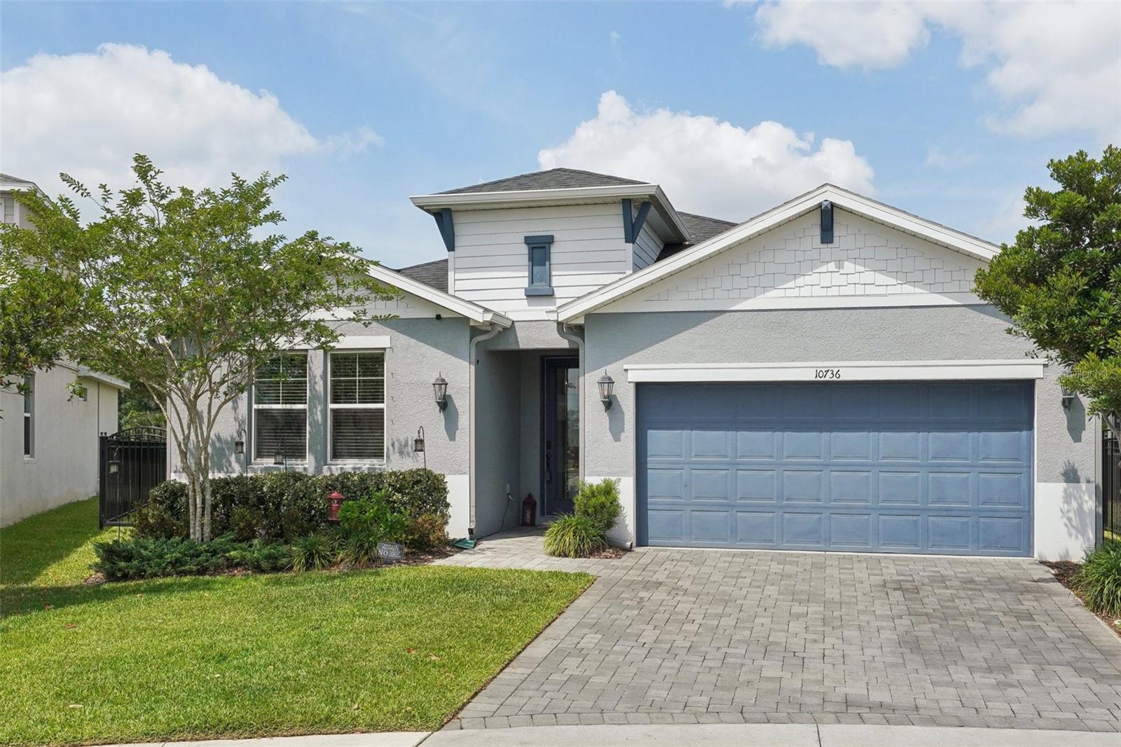 Listing photo id 1 for 10736 Whitland Grove Drive