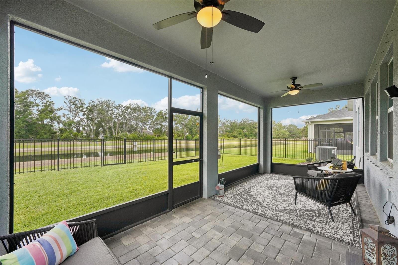 Listing photo id 31 for 10736 Whitland Grove Drive