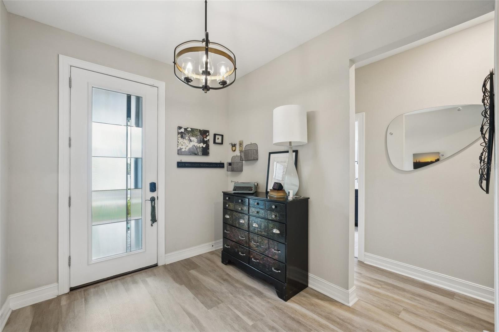 Listing photo id 2 for 10736 Whitland Grove Drive