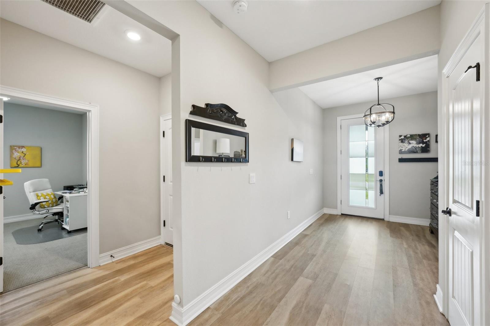 Listing photo id 3 for 10736 Whitland Grove Drive