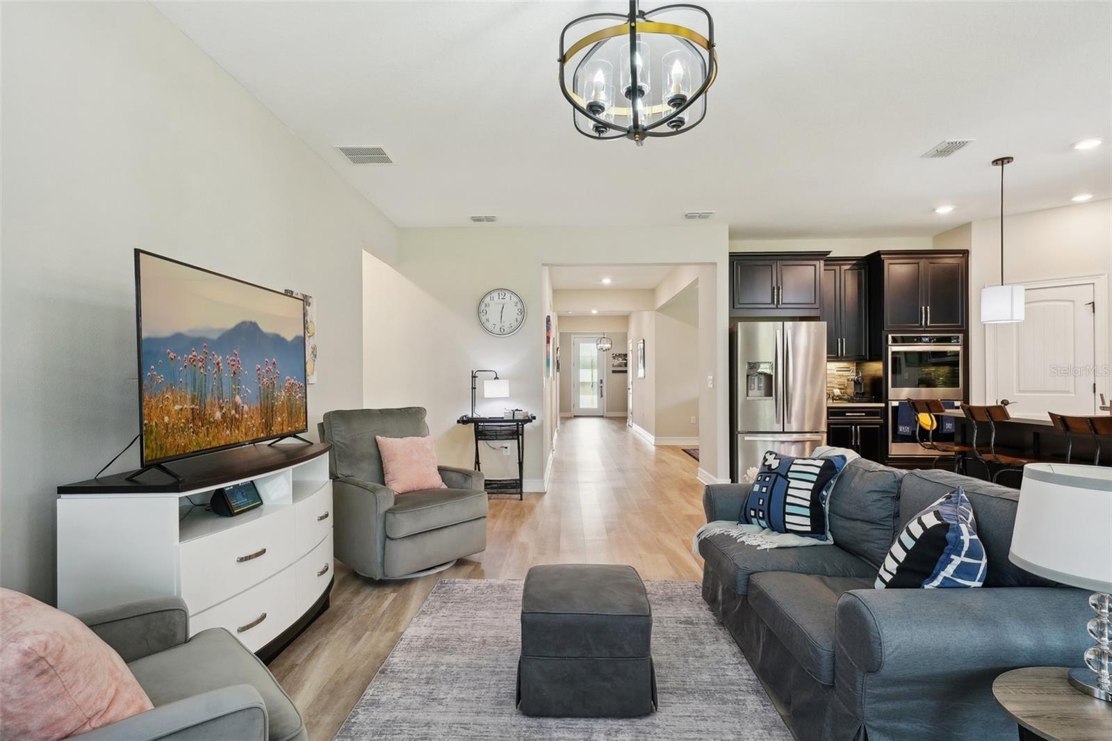 Listing photo id 5 for 10736 Whitland Grove Drive