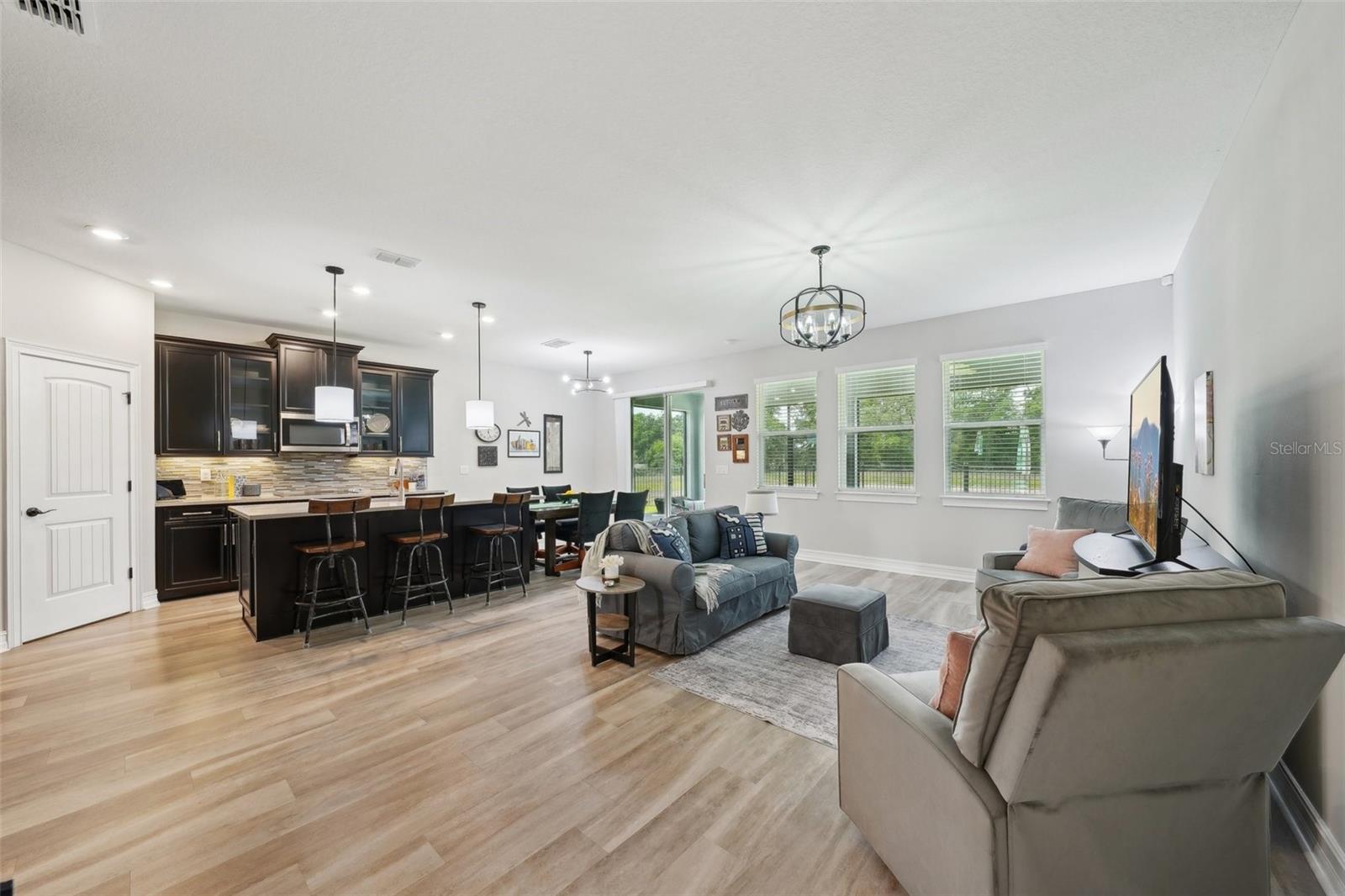Listing photo id 6 for 10736 Whitland Grove Drive