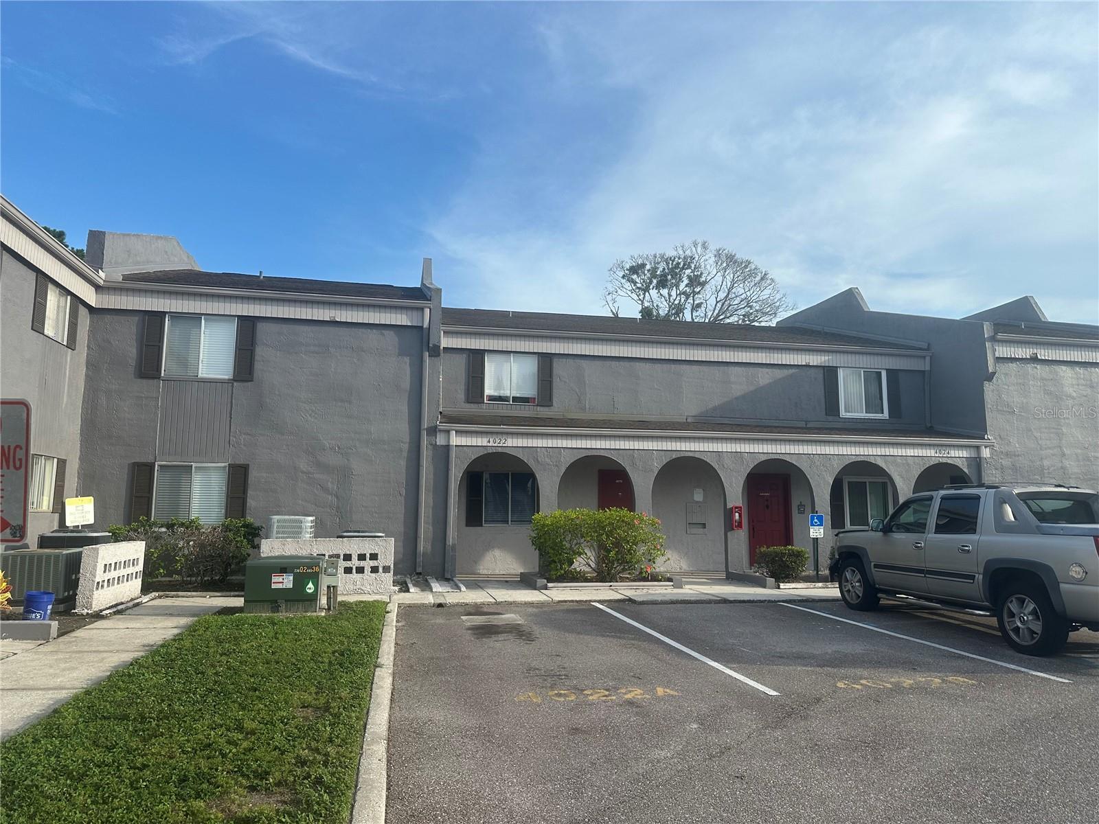 Listing photo id 25 for 4022 Cortez Drive A