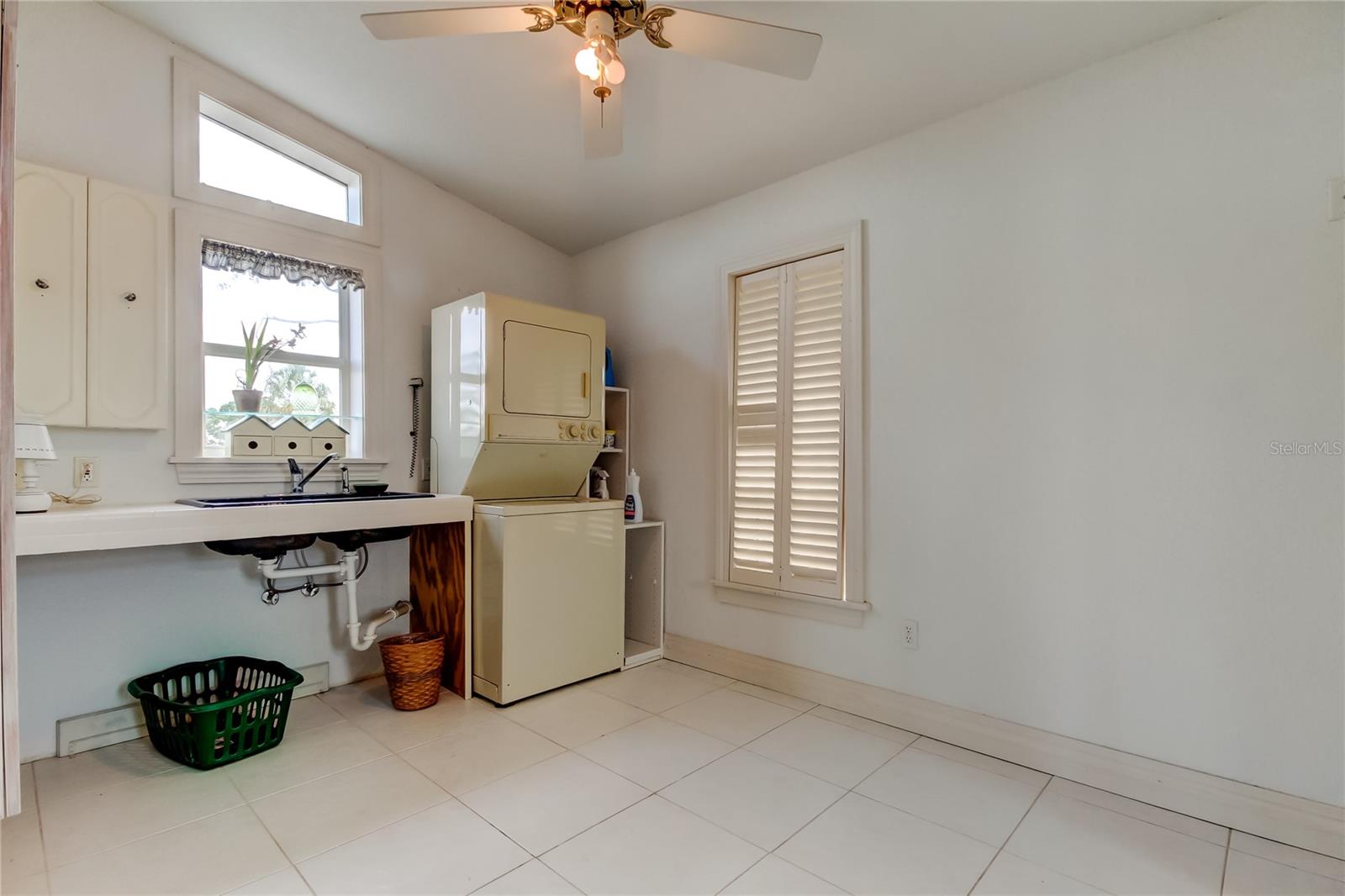Image 31 of 43 For 919 Sandpiper Way S