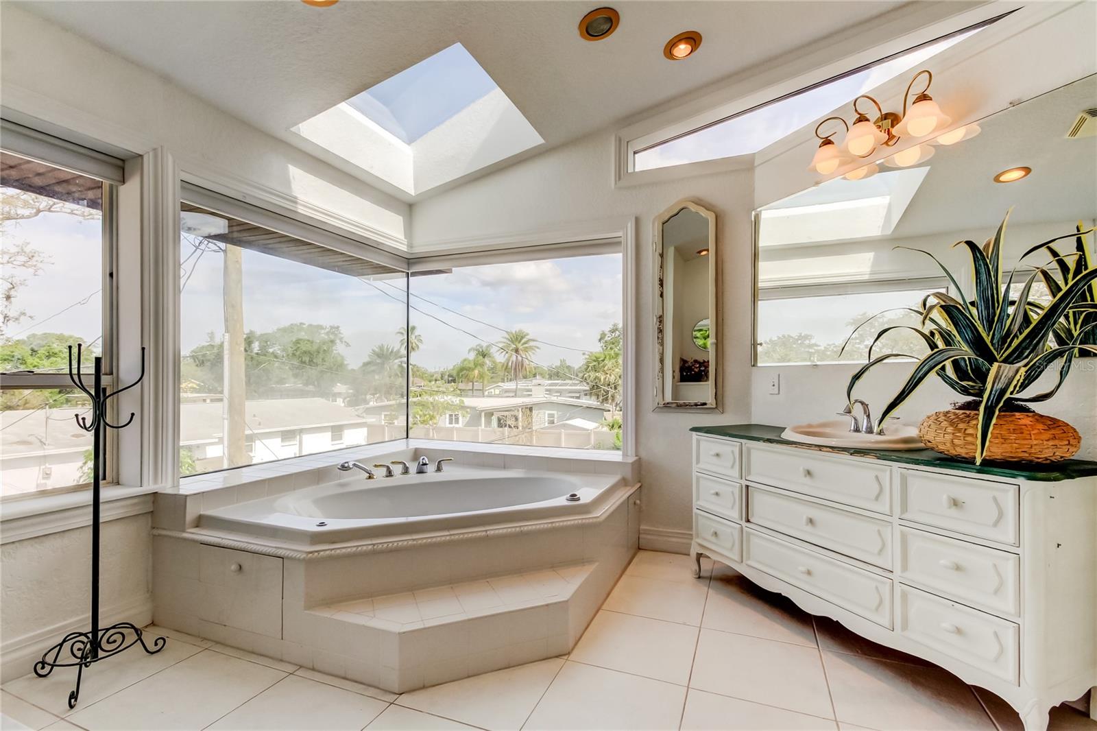 Image 35 of 43 For 919 Sandpiper Way S