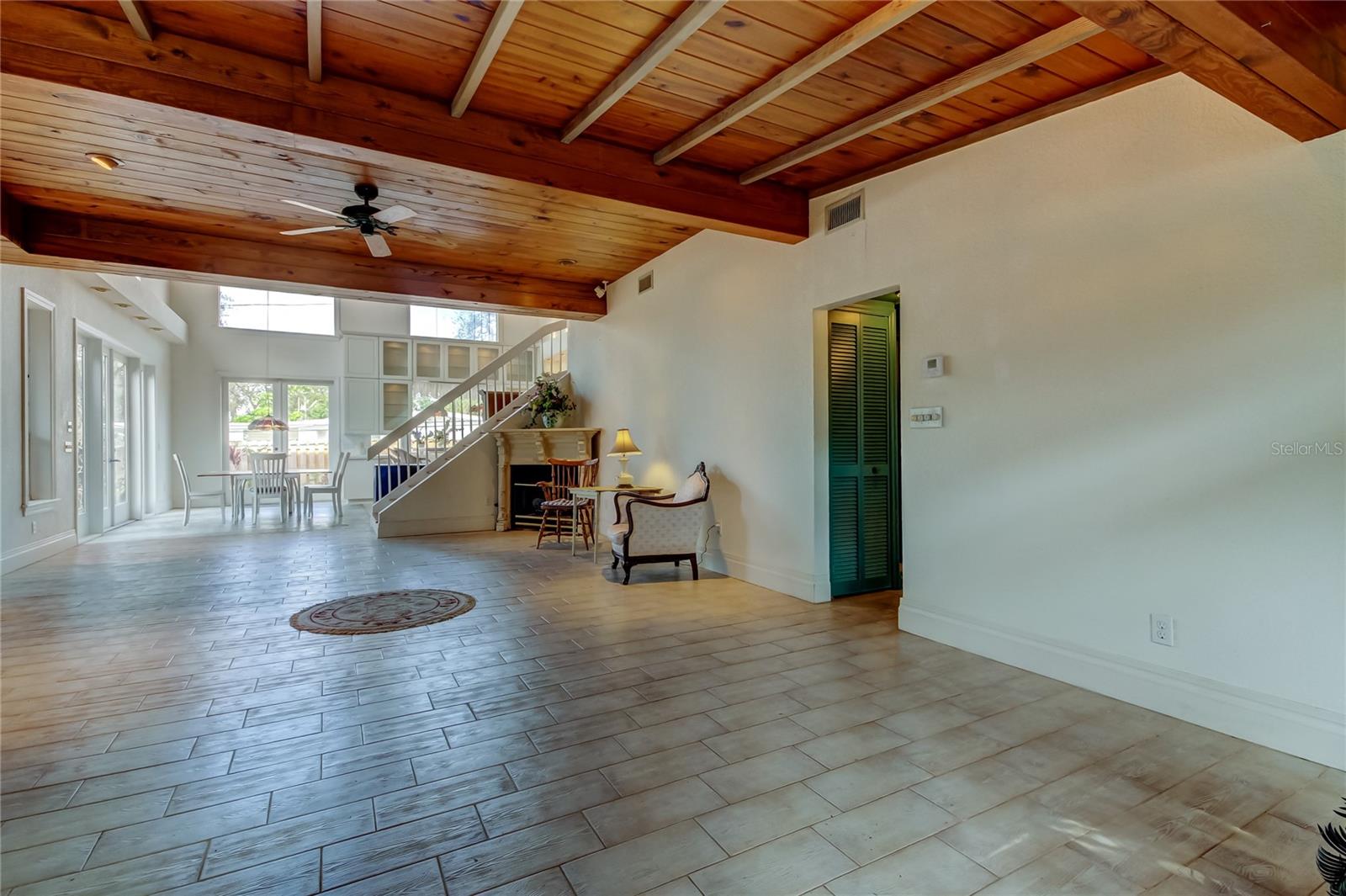 Image 7 of 43 For 919 Sandpiper Way S