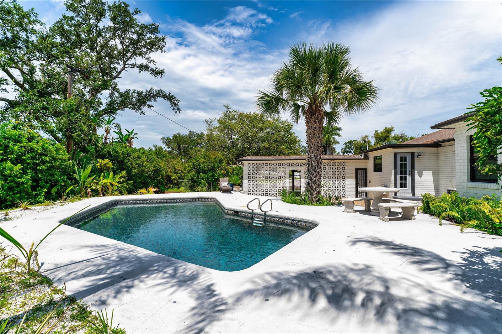 Listing photo id 0 for 1016 Kentucky Avenue