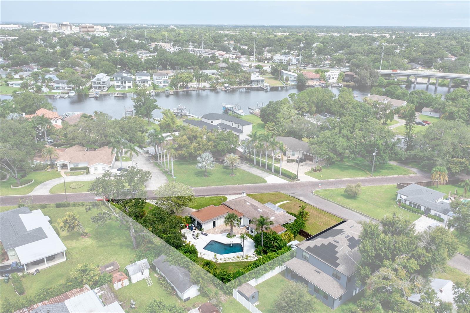 Listing photo id 52 for 1016 Kentucky Avenue