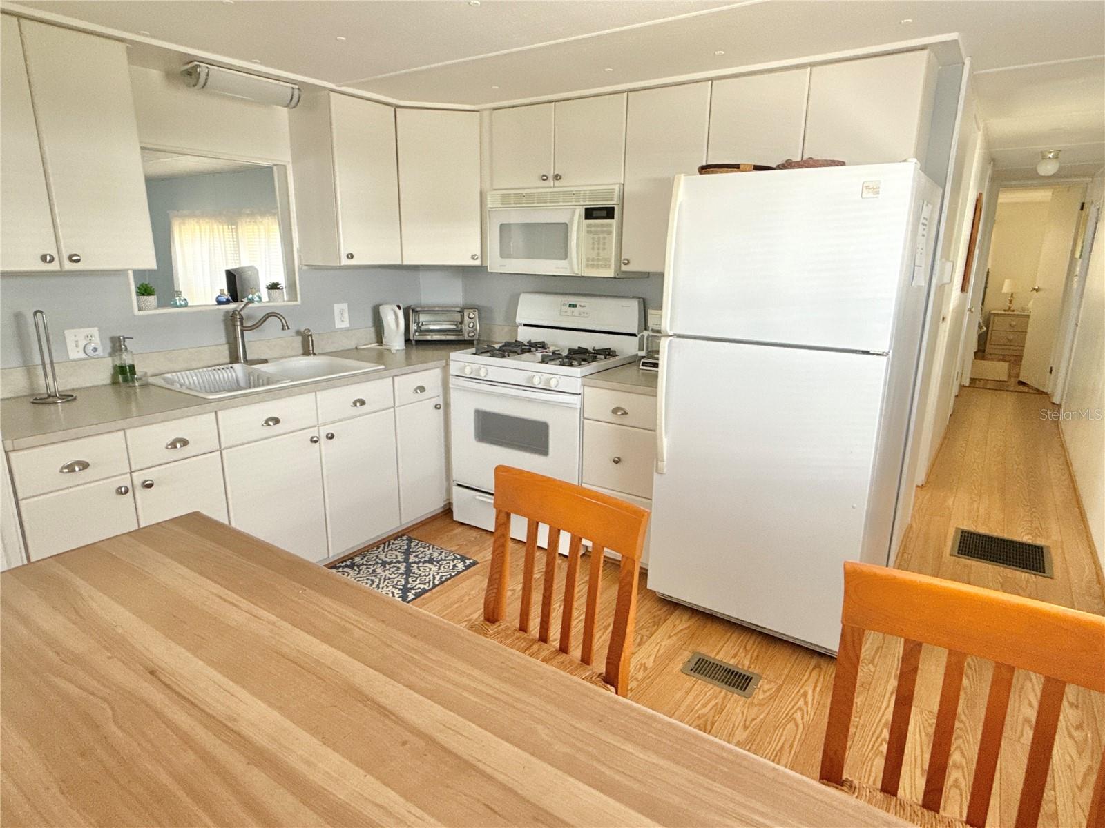 Listing photo id 2 for 7158 Mount Bristol Boulevard Ne 456