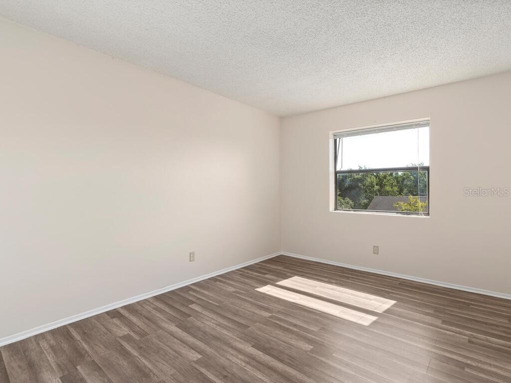 Image 10 of 20 For 533 Curlew Place 533