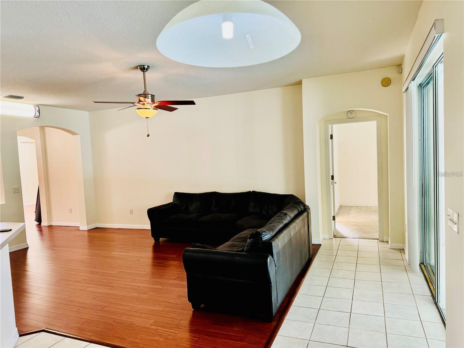 Image 11 of 27 For 537 Tuscanny Street