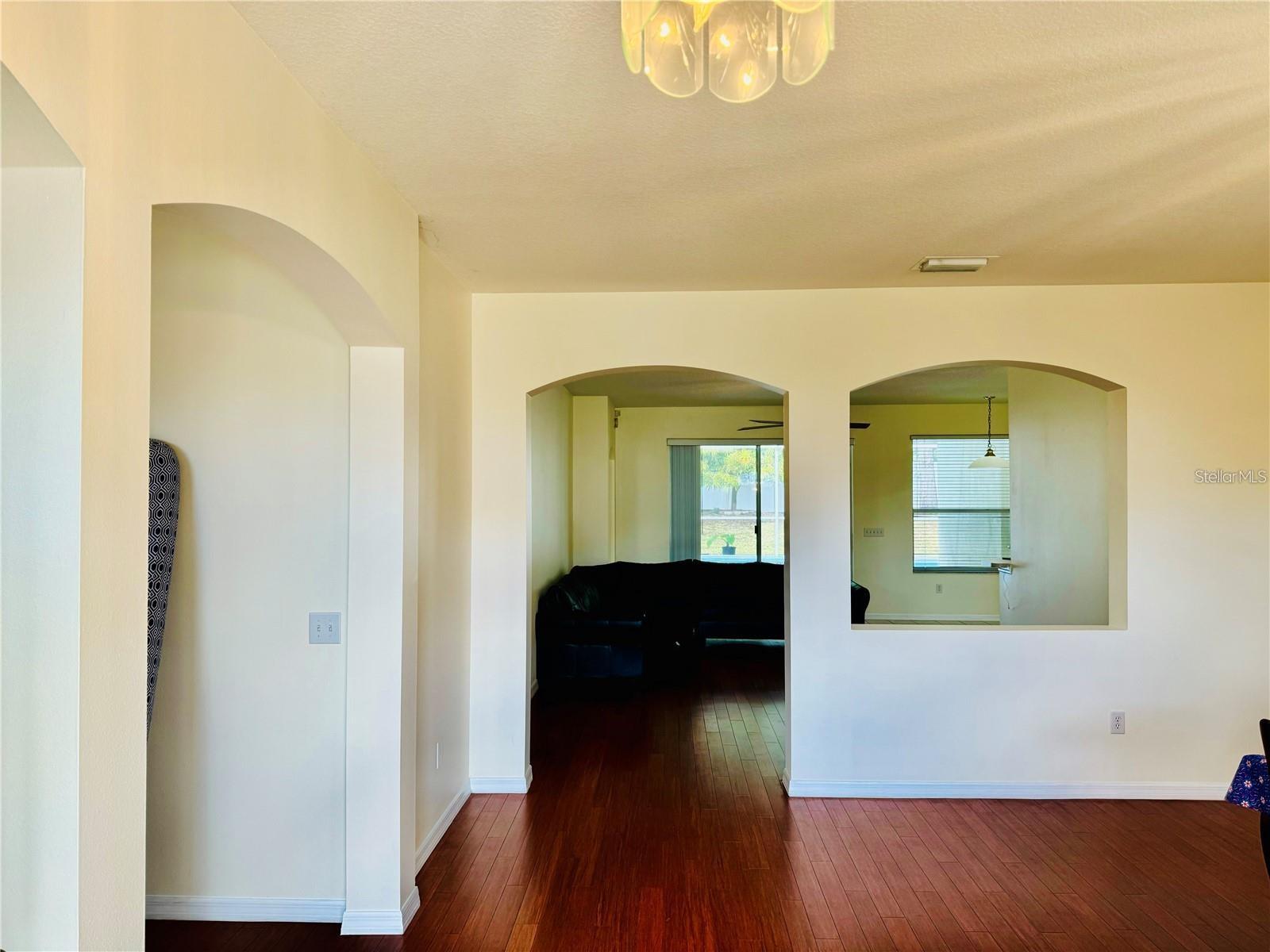 Image 4 of 27 For 537 Tuscanny Street