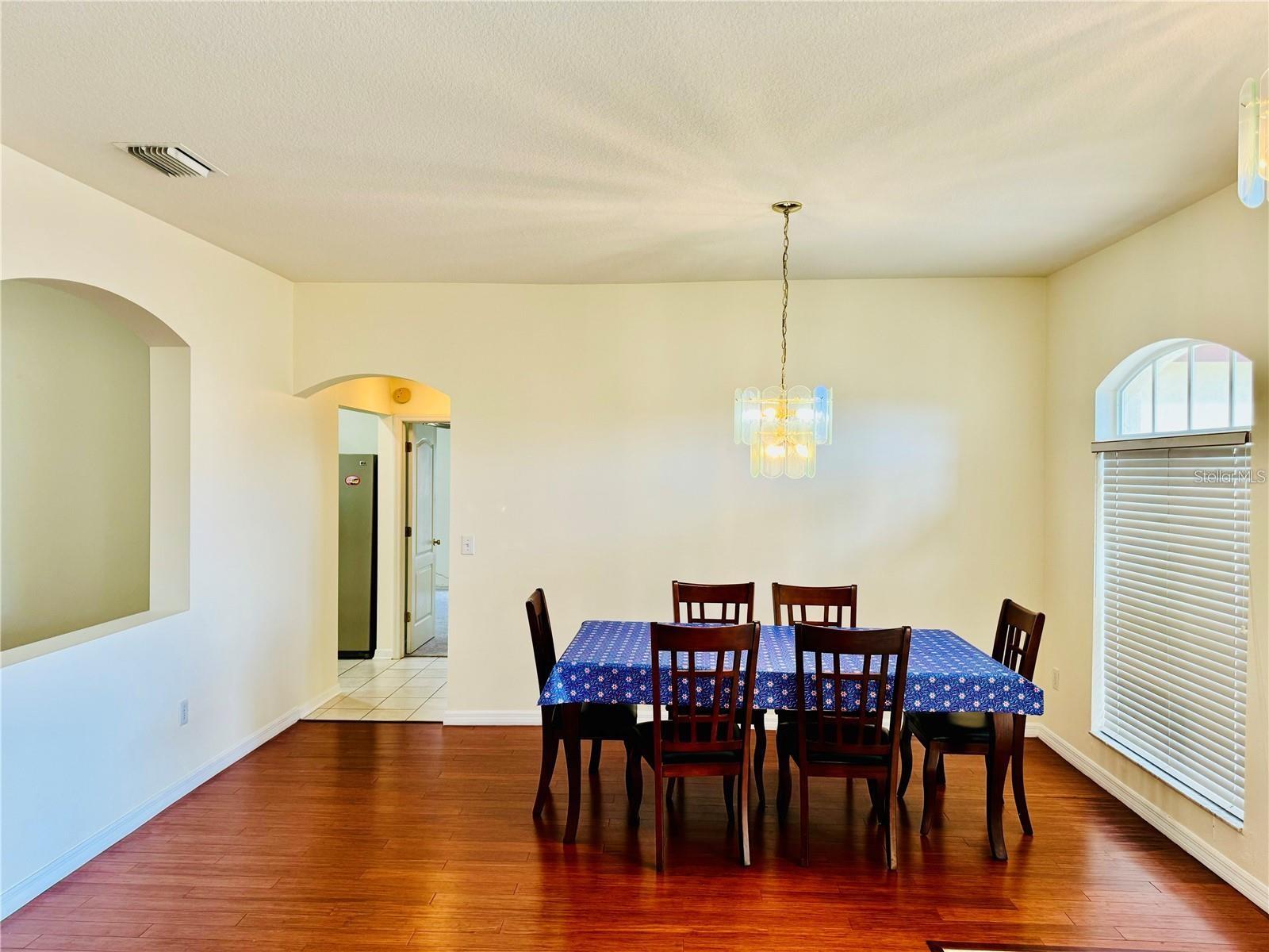 Image 7 of 27 For 537 Tuscanny Street
