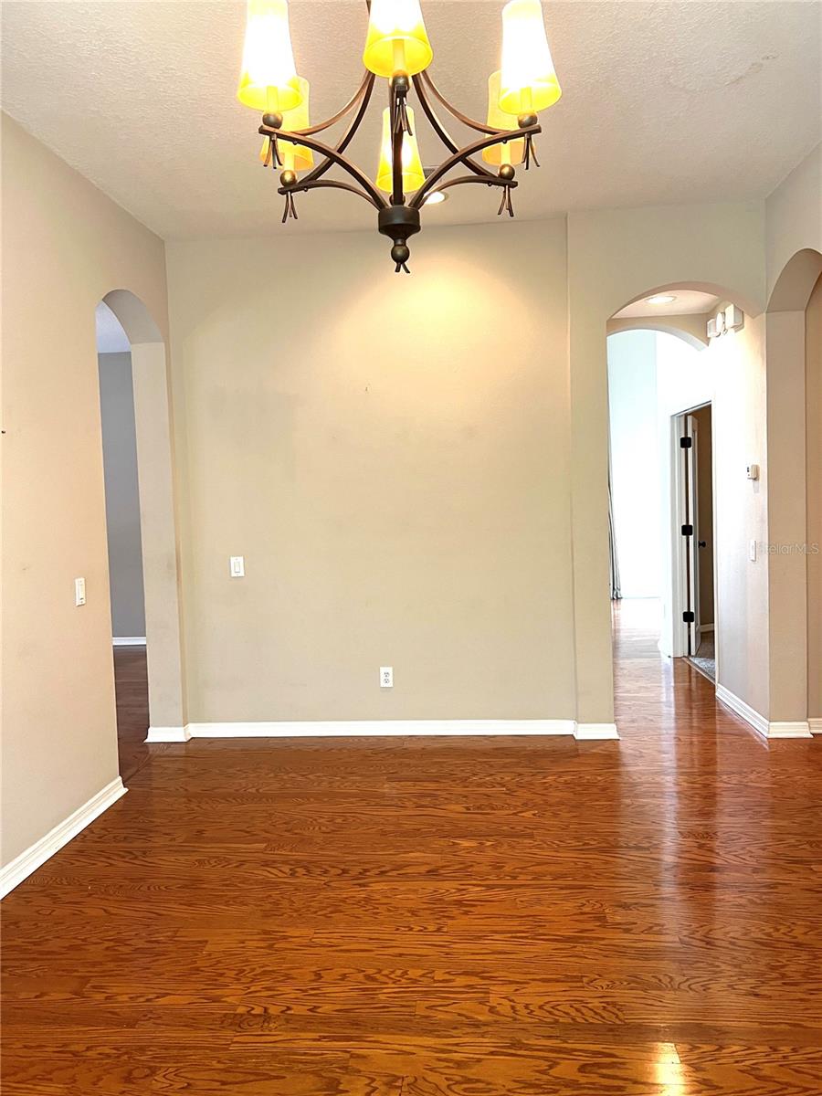Image 12 of 45 For 9524 Greenpointe Drive
