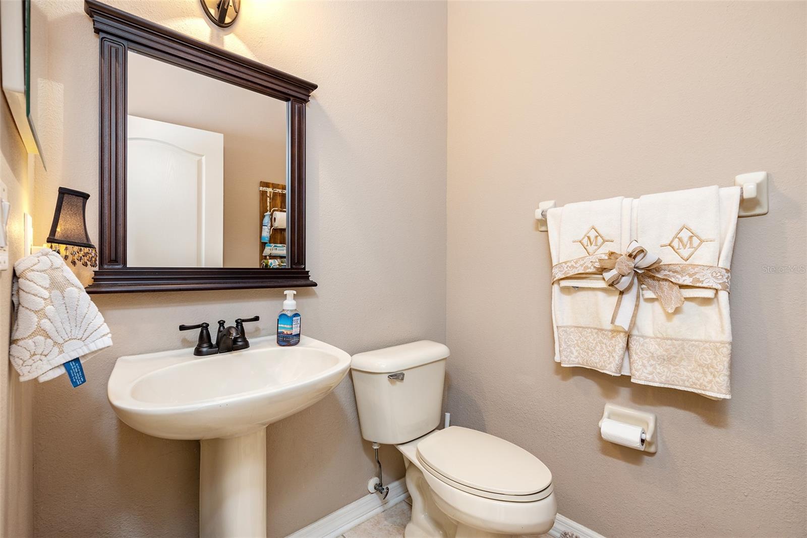 Image 14 of 45 For 9524 Greenpointe Drive