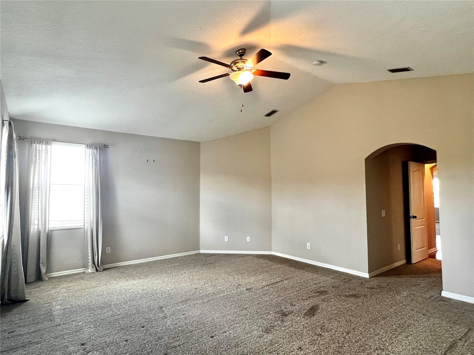 Image 18 of 45 For 9524 Greenpointe Drive