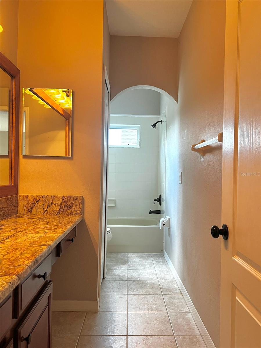 Image 19 of 45 For 9524 Greenpointe Drive