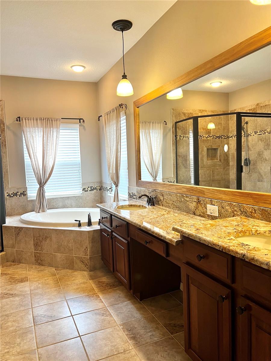 Image 20 of 45 For 9524 Greenpointe Drive