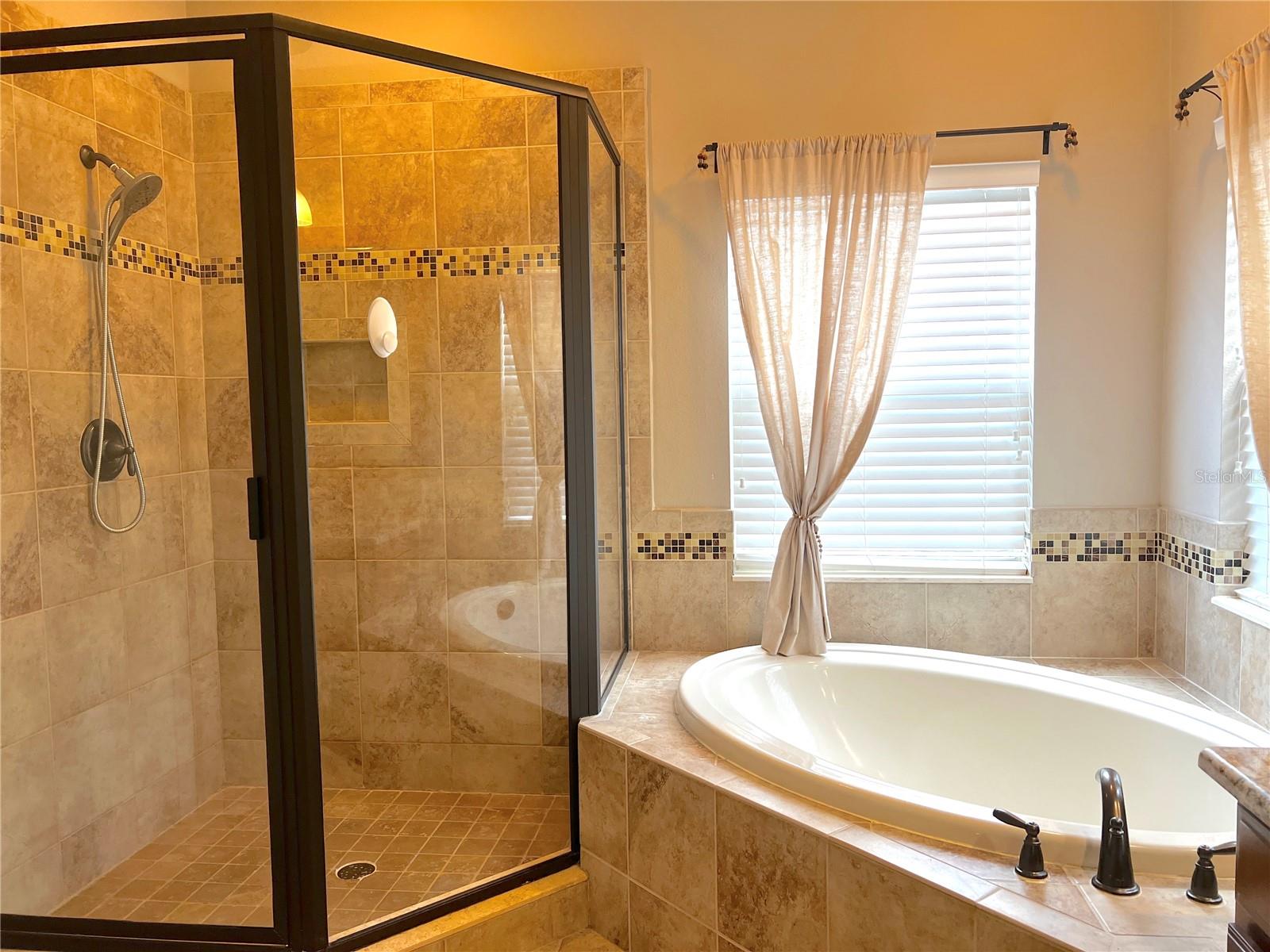 Image 21 of 45 For 9524 Greenpointe Drive