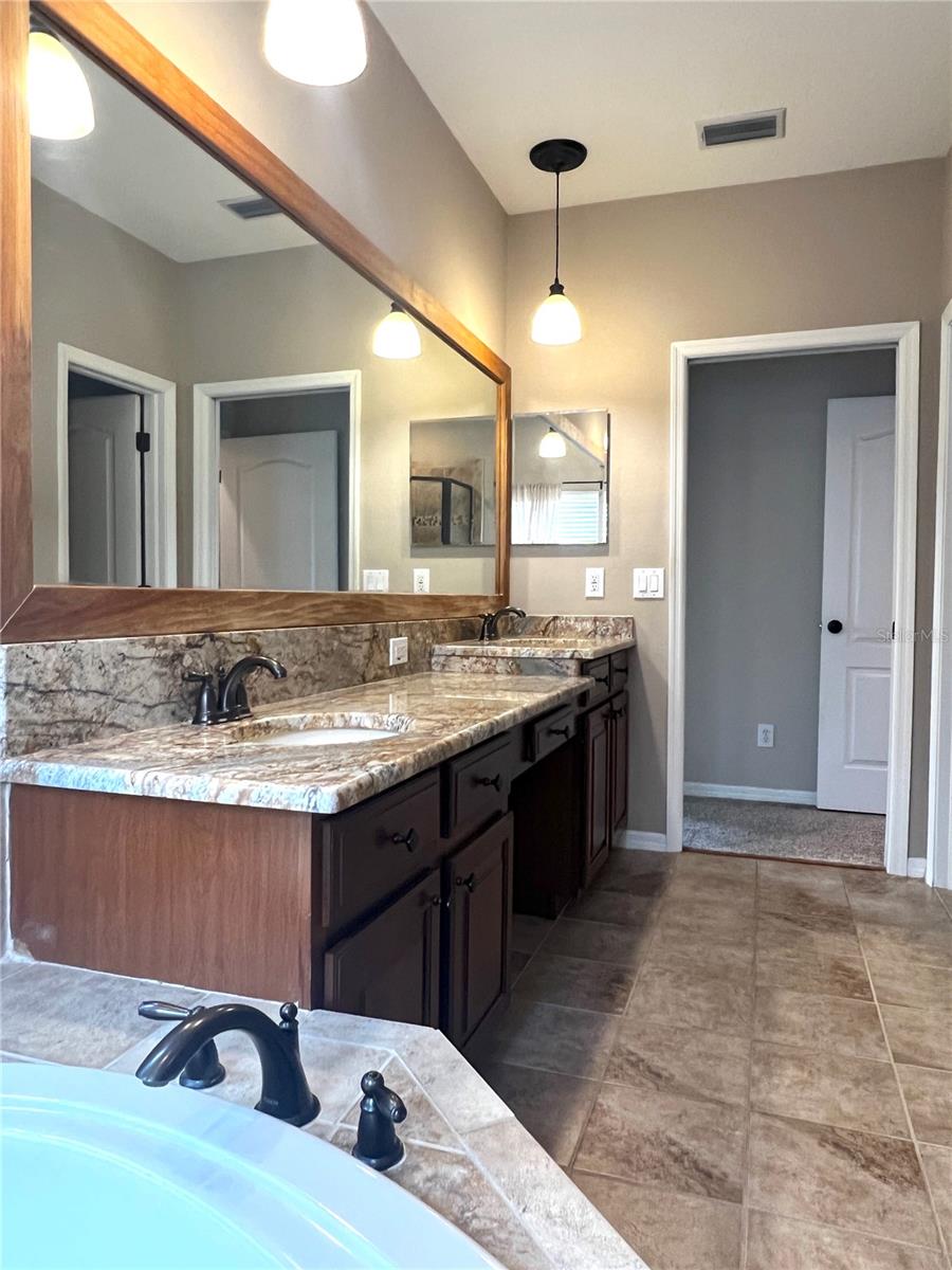 Image 22 of 45 For 9524 Greenpointe Drive