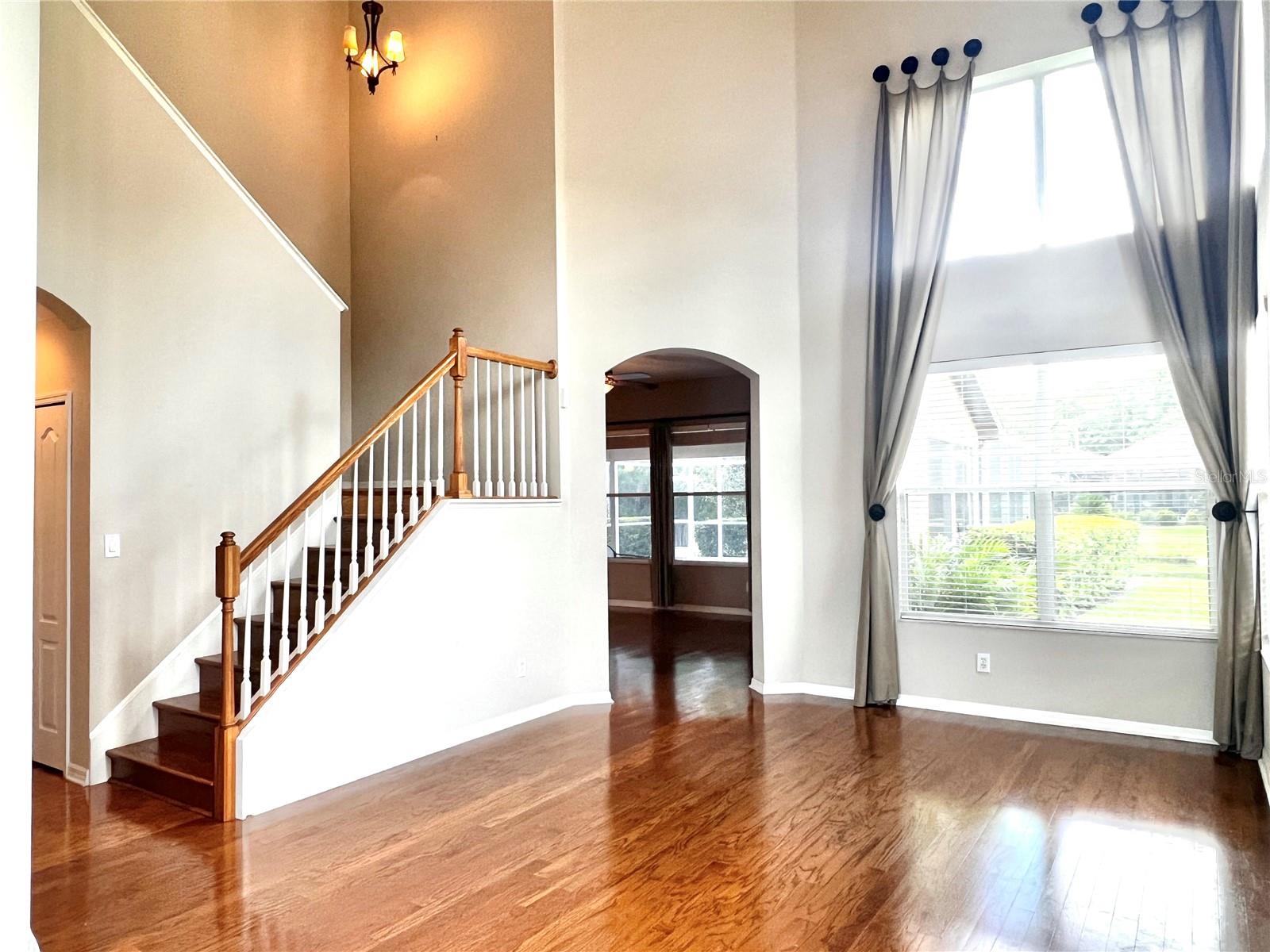 Image 5 of 45 For 9524 Greenpointe Drive