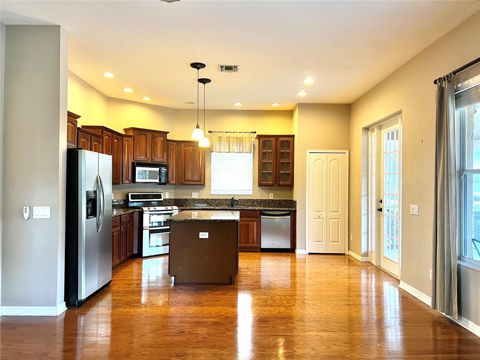 Image 6 of 45 For 9524 Greenpointe Drive