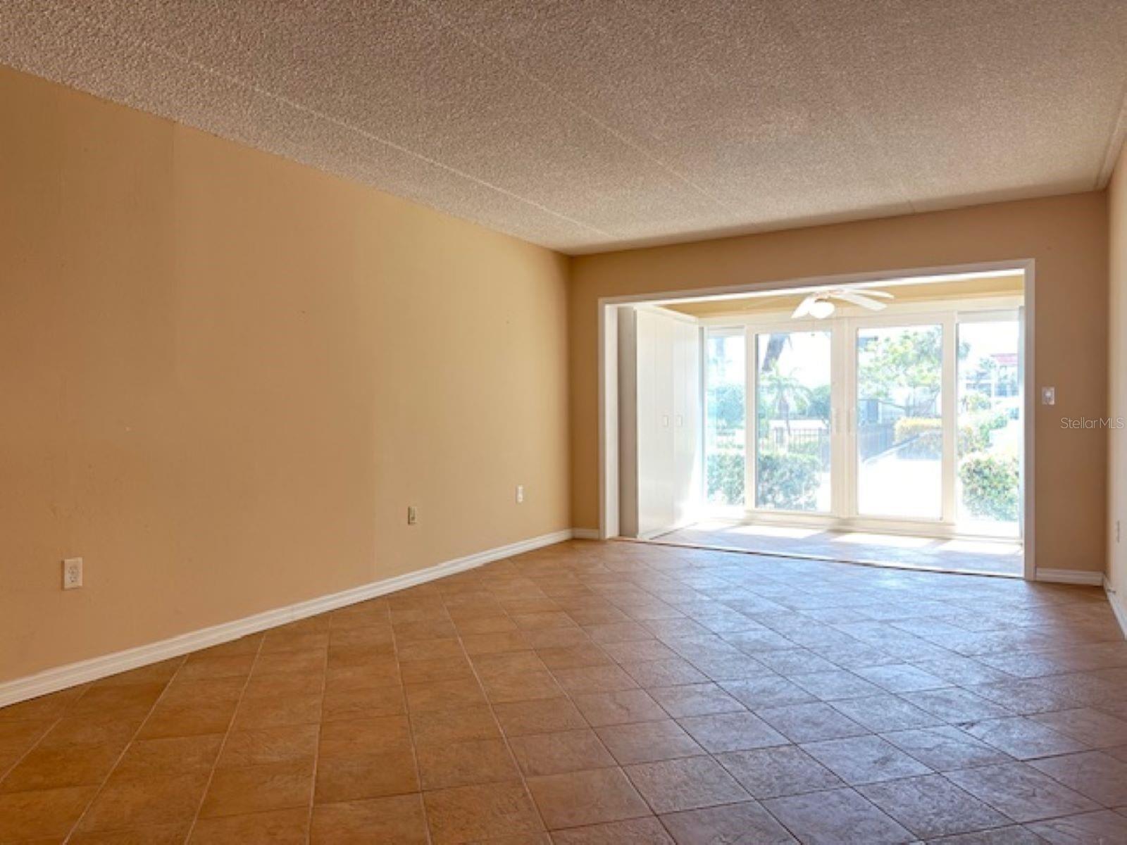 Image 10 of 44 For 845 Gulfview Boulevard 107