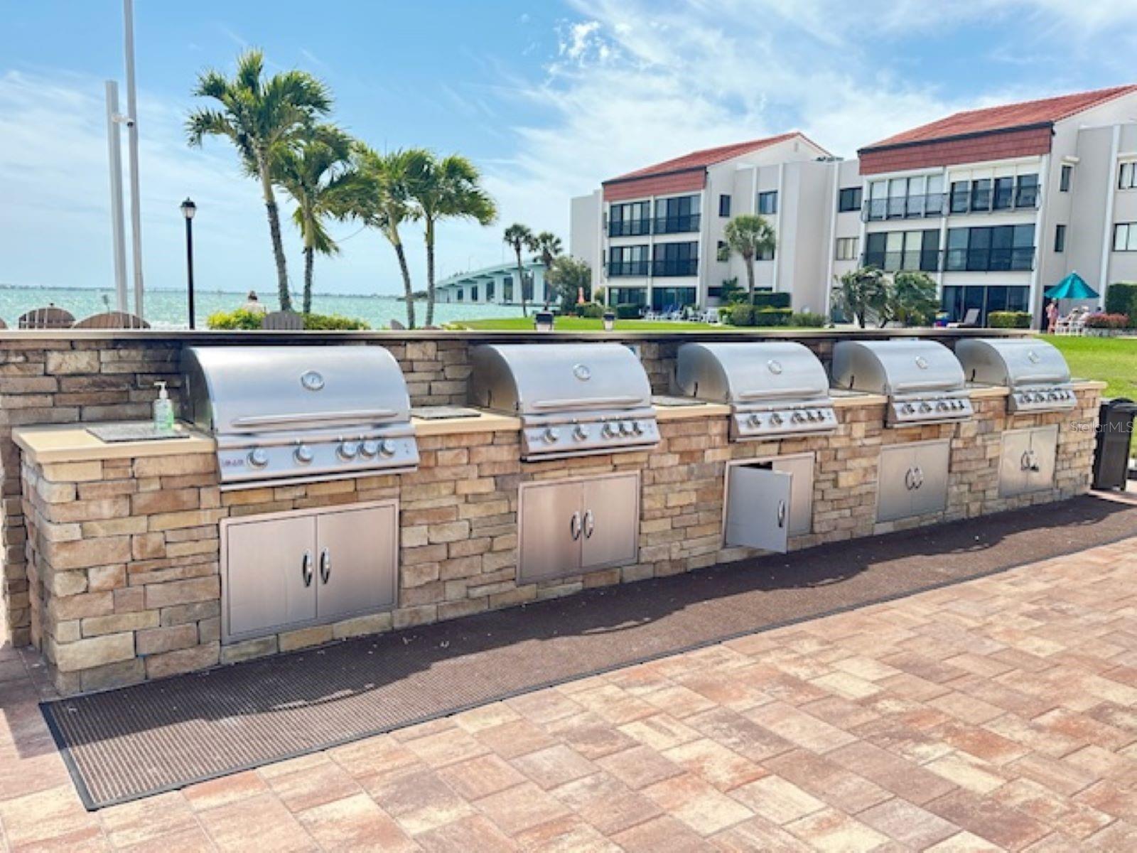 Image 18 of 44 For 845 Gulfview Boulevard 107
