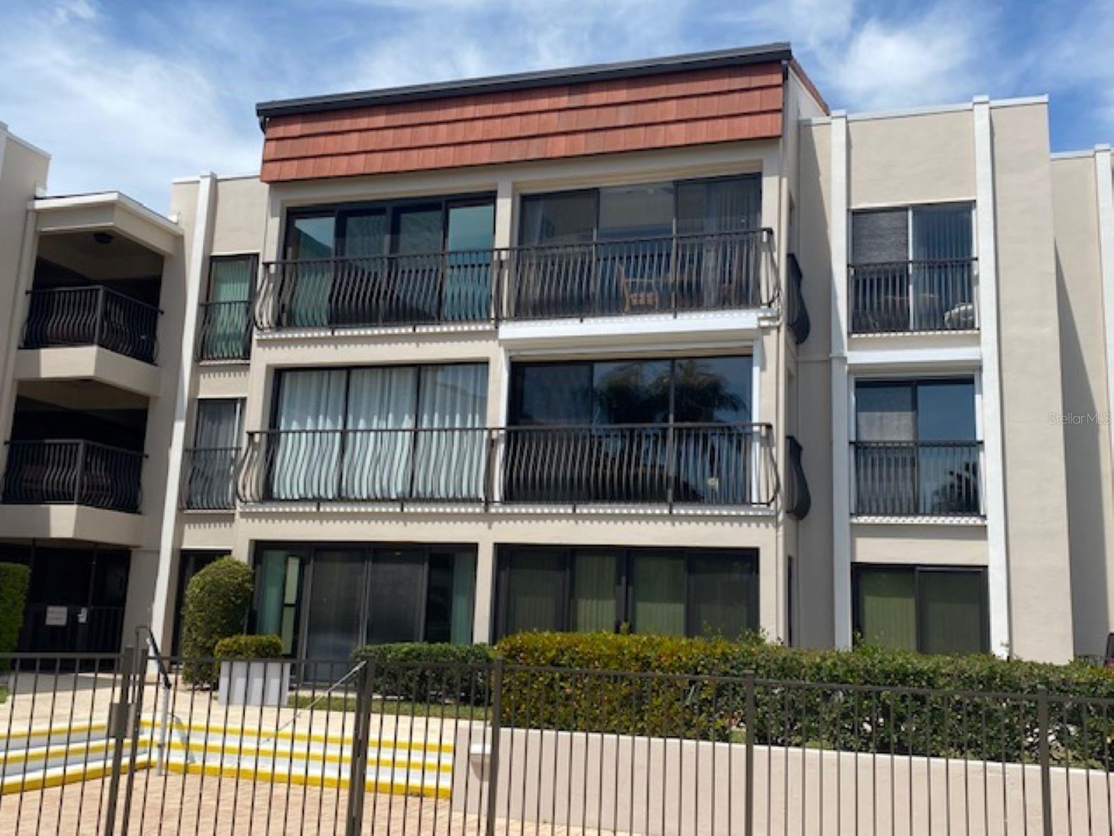 Image 33 of 44 For 845 Gulfview Boulevard 107