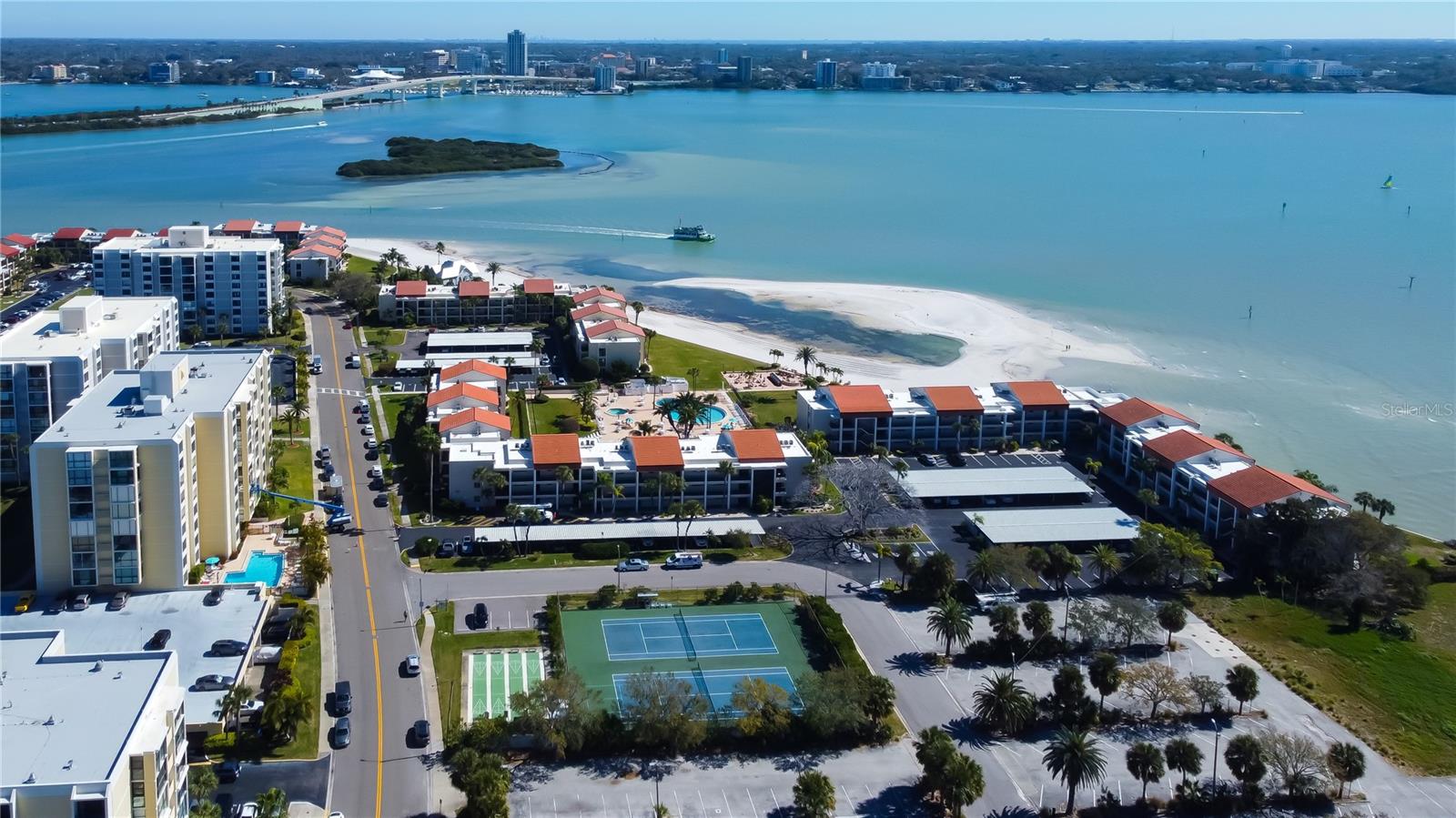 Image 34 of 44 For 845 Gulfview Boulevard 107
