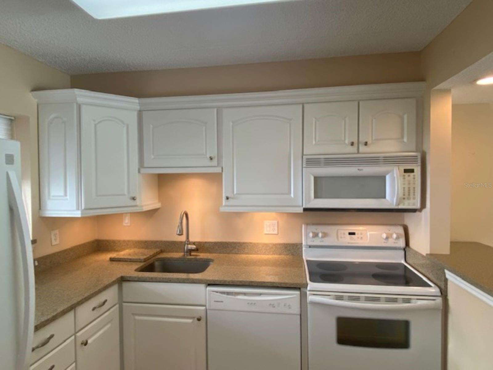 Image 6 of 44 For 845 Gulfview Boulevard 107