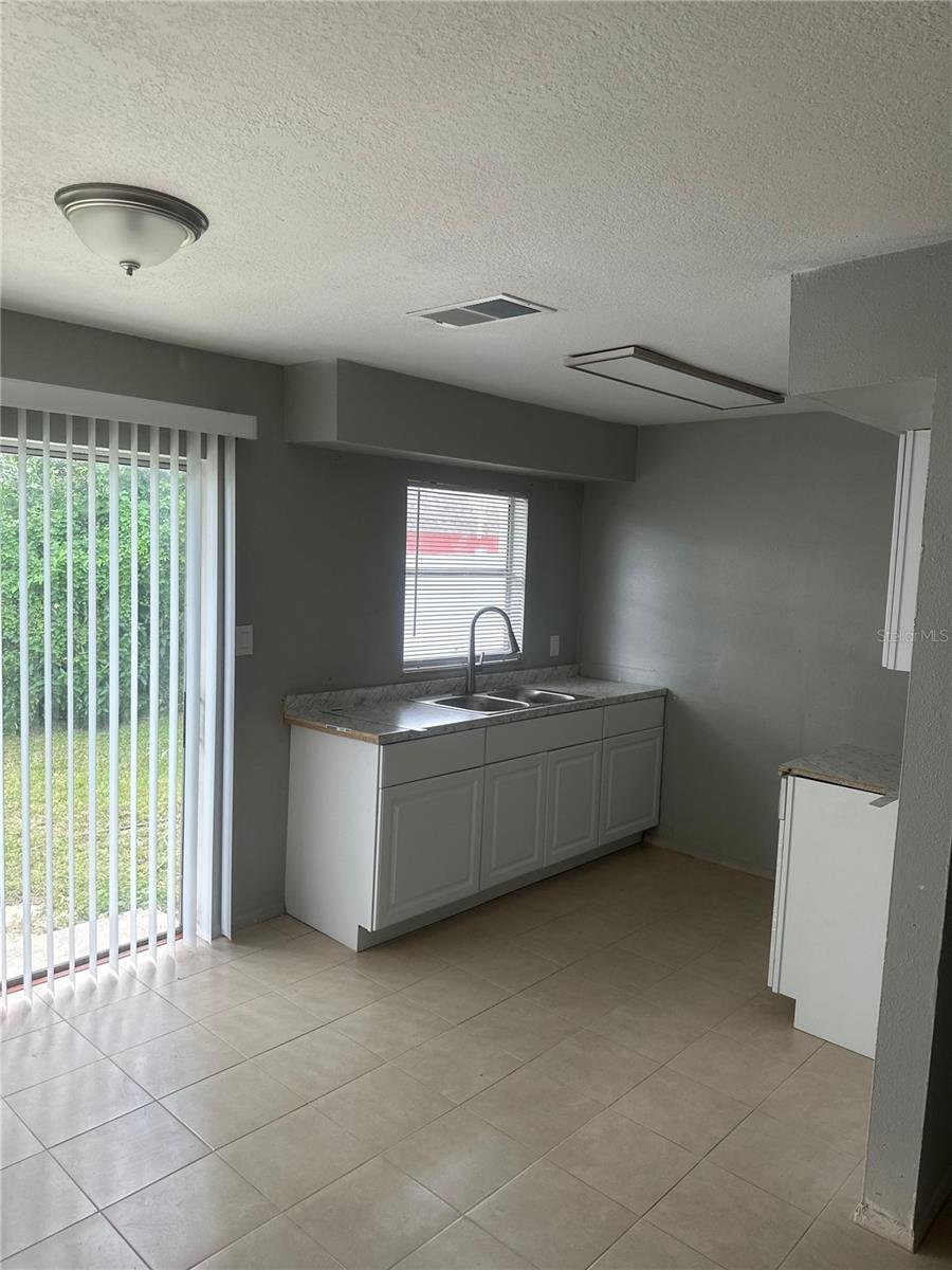 Image 8 of 17 For 520 Avenue B #a-b