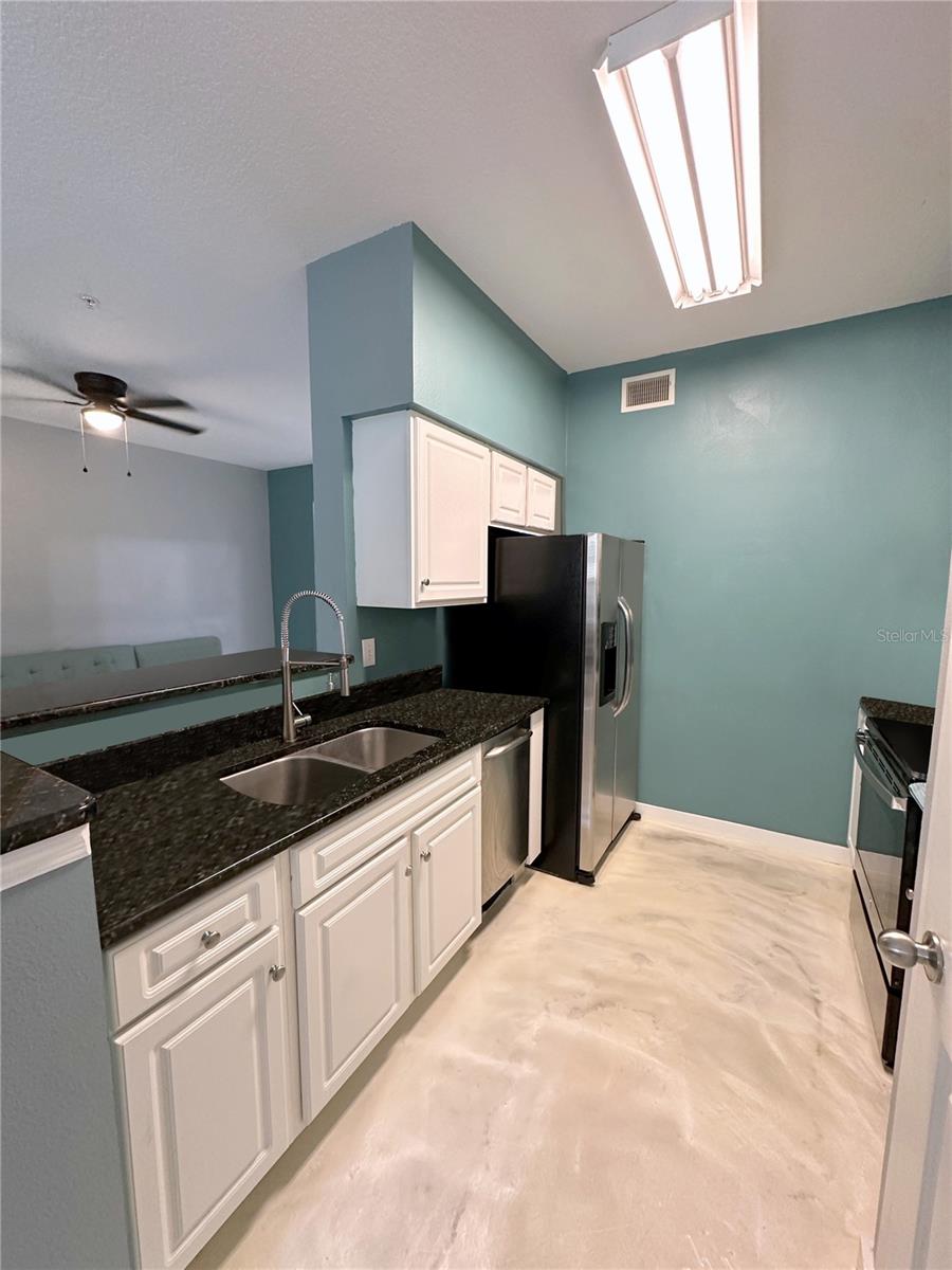 Image 7 of 24 For 1810 Palm Avenue 1113