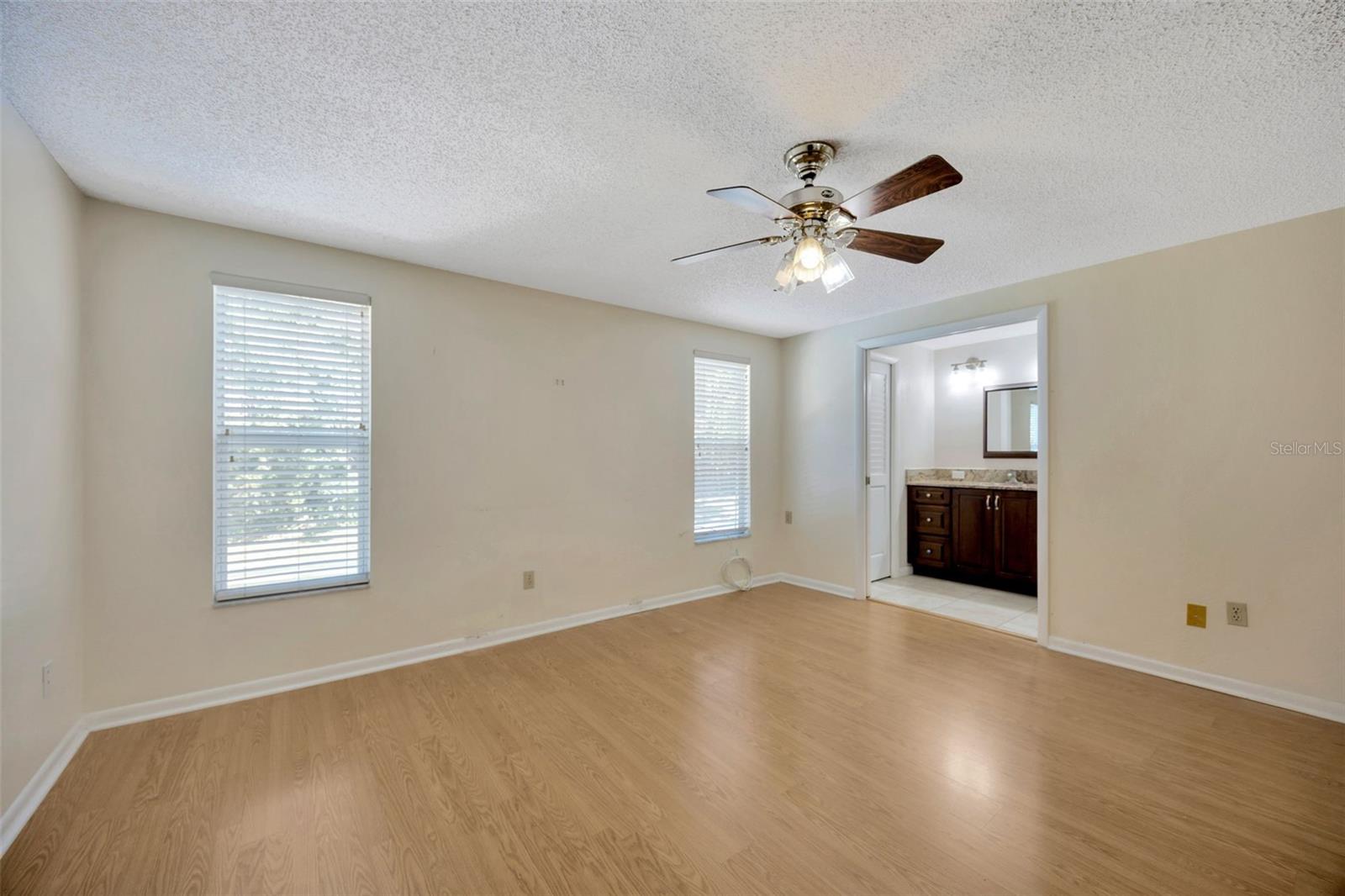 Image 15 of 34 For 4012 Woodacre Lane