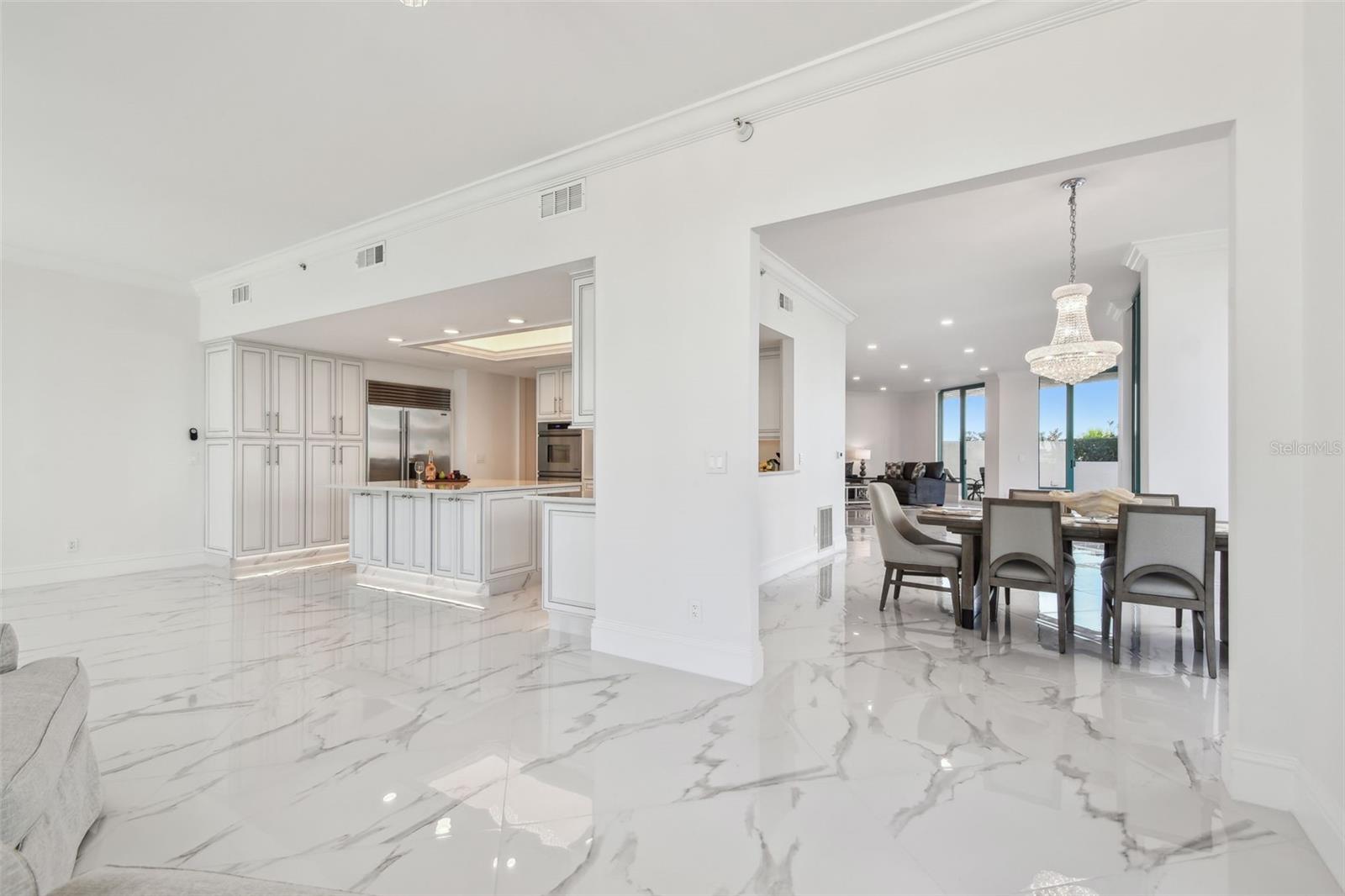 Image 17 of 100 For 1560 Gulf Boulevard 306