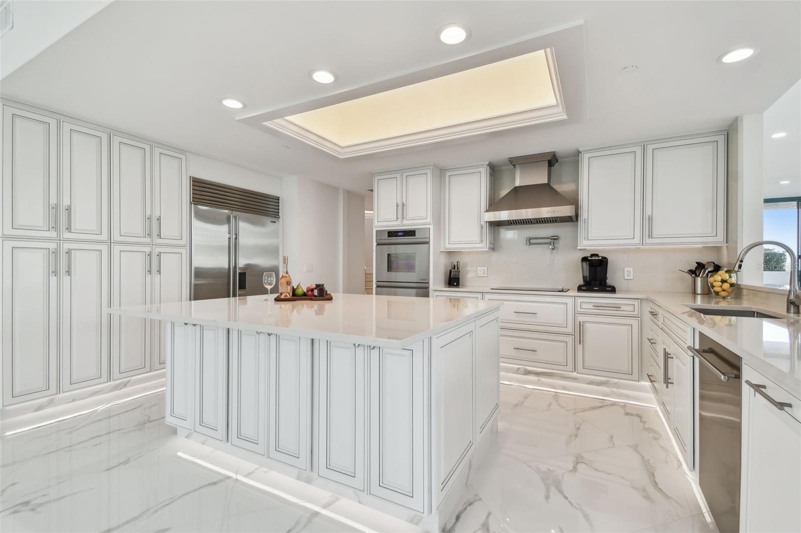 Image 18 of 100 For 1560 Gulf Boulevard 306