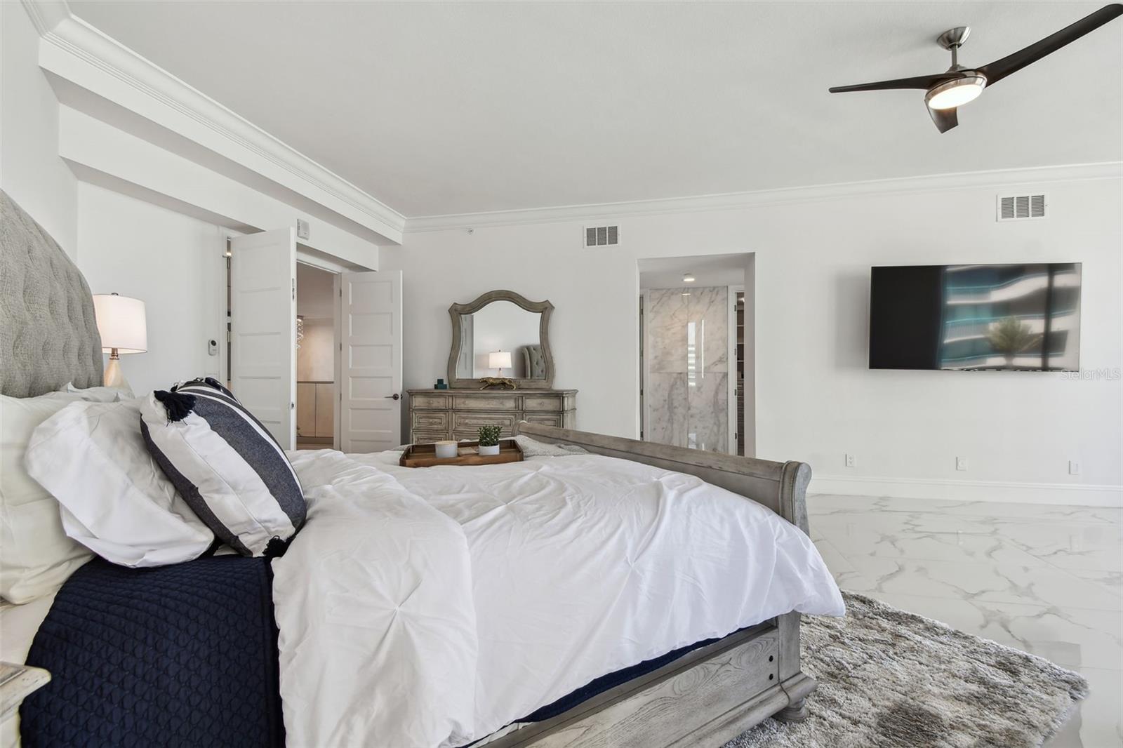 Image 33 of 100 For 1560 Gulf Boulevard 306