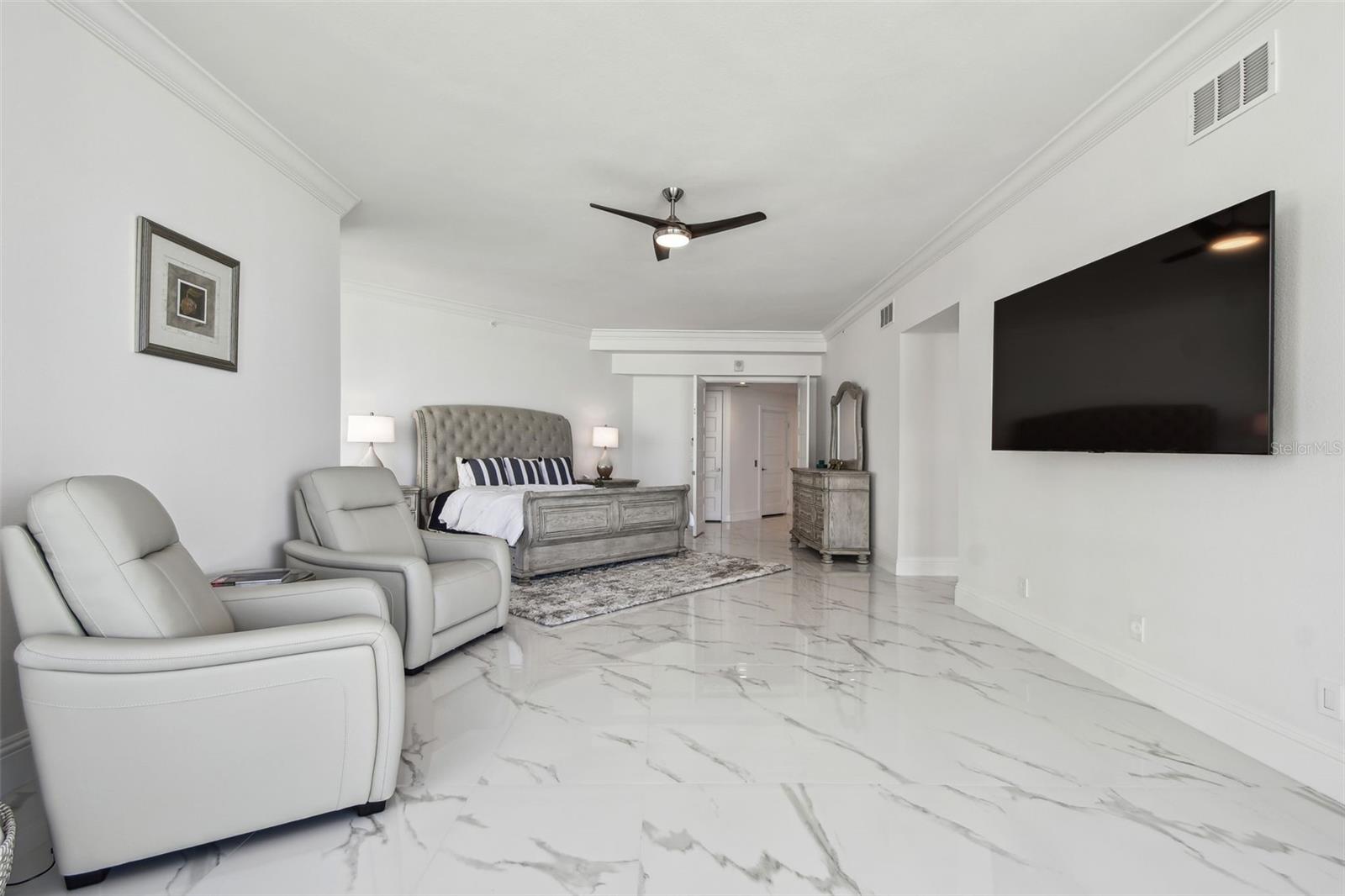 Image 34 of 100 For 1560 Gulf Boulevard 306