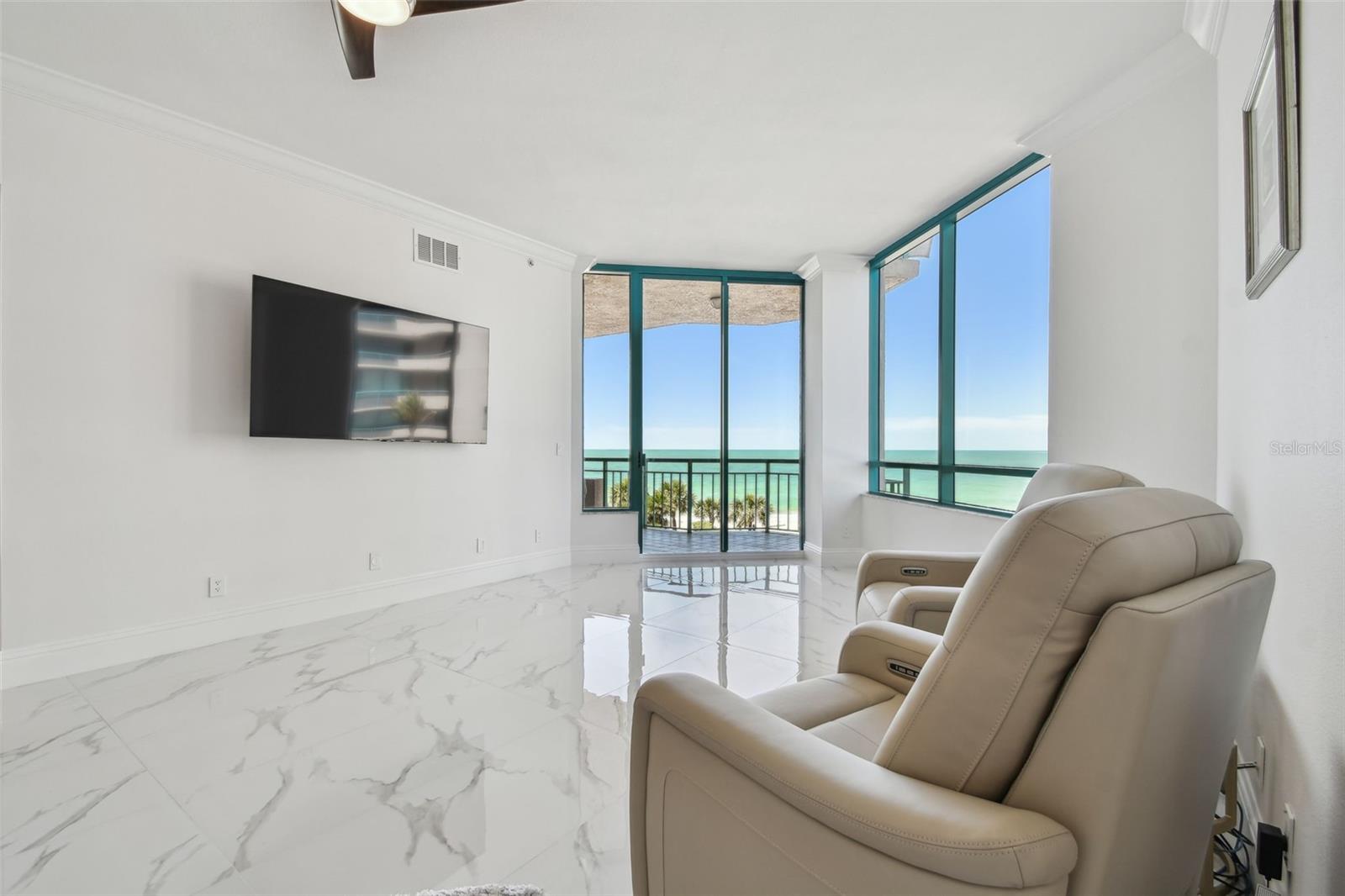 Image 35 of 100 For 1560 Gulf Boulevard 306