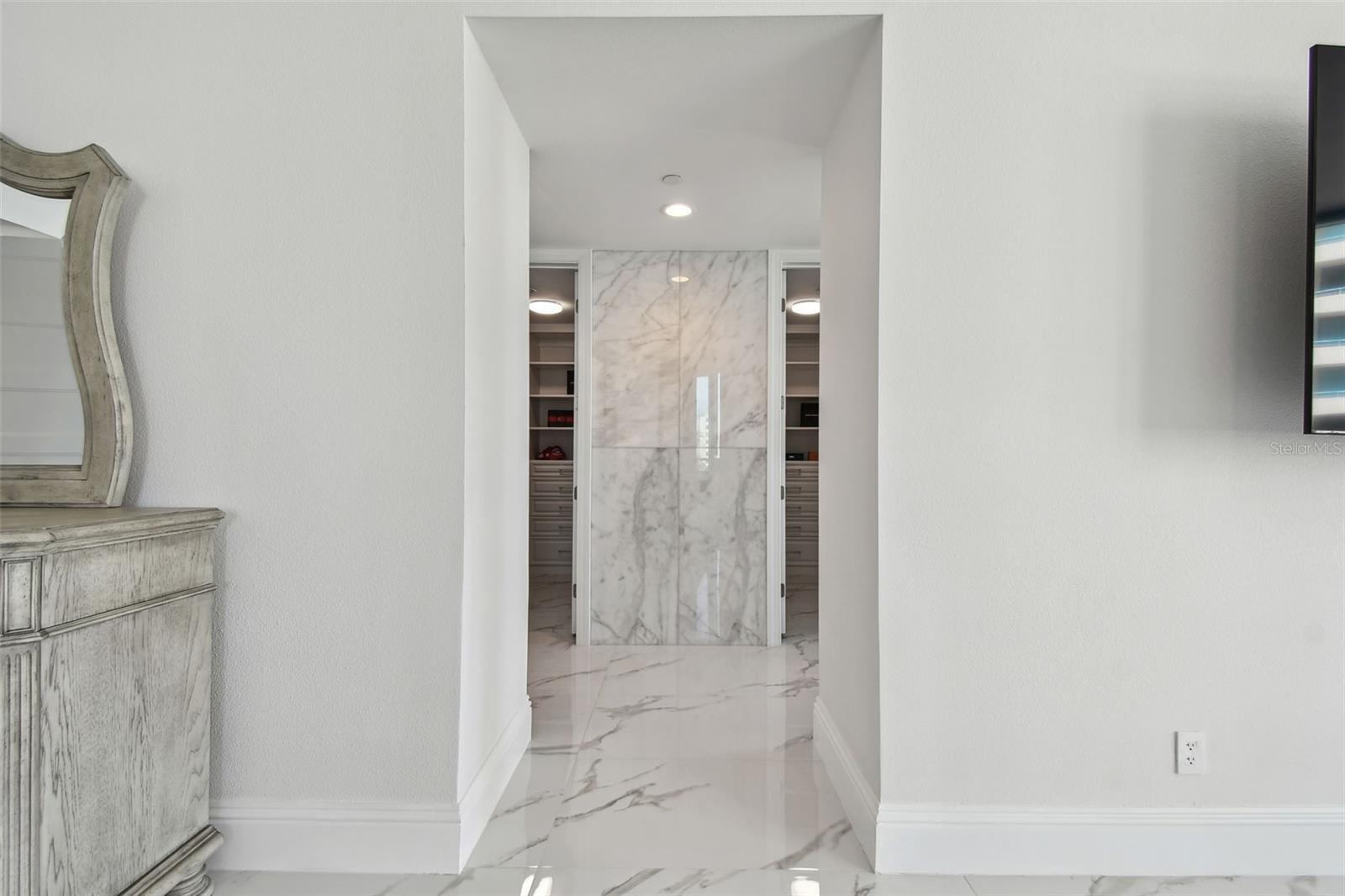 Image 37 of 100 For 1560 Gulf Boulevard 306