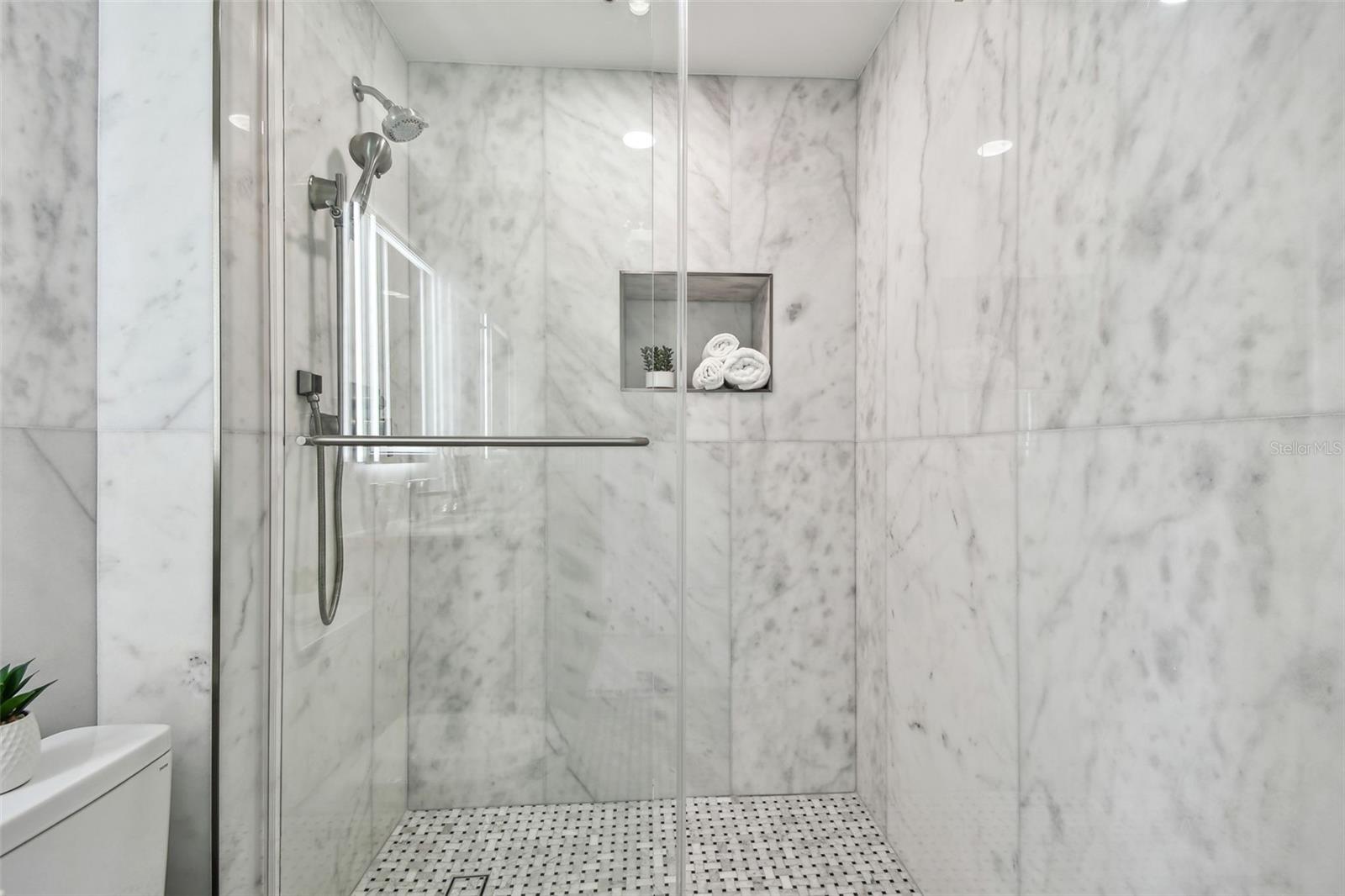 Image 41 of 100 For 1560 Gulf Boulevard 306